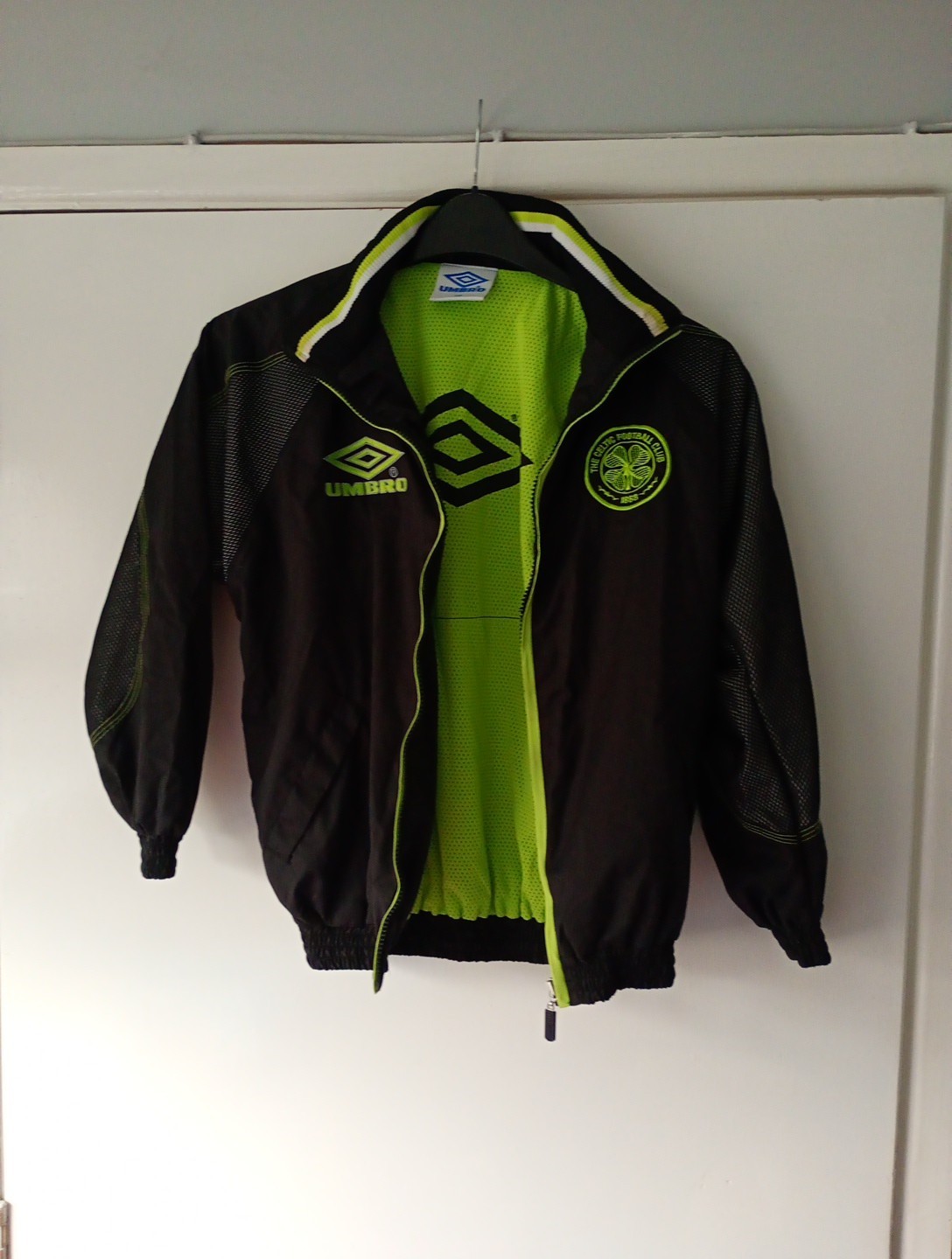 Glasgow Celtic FC Umbro 1998/99  Black And Green Tracksuit Aged 10/11 Years for sale on Ebay