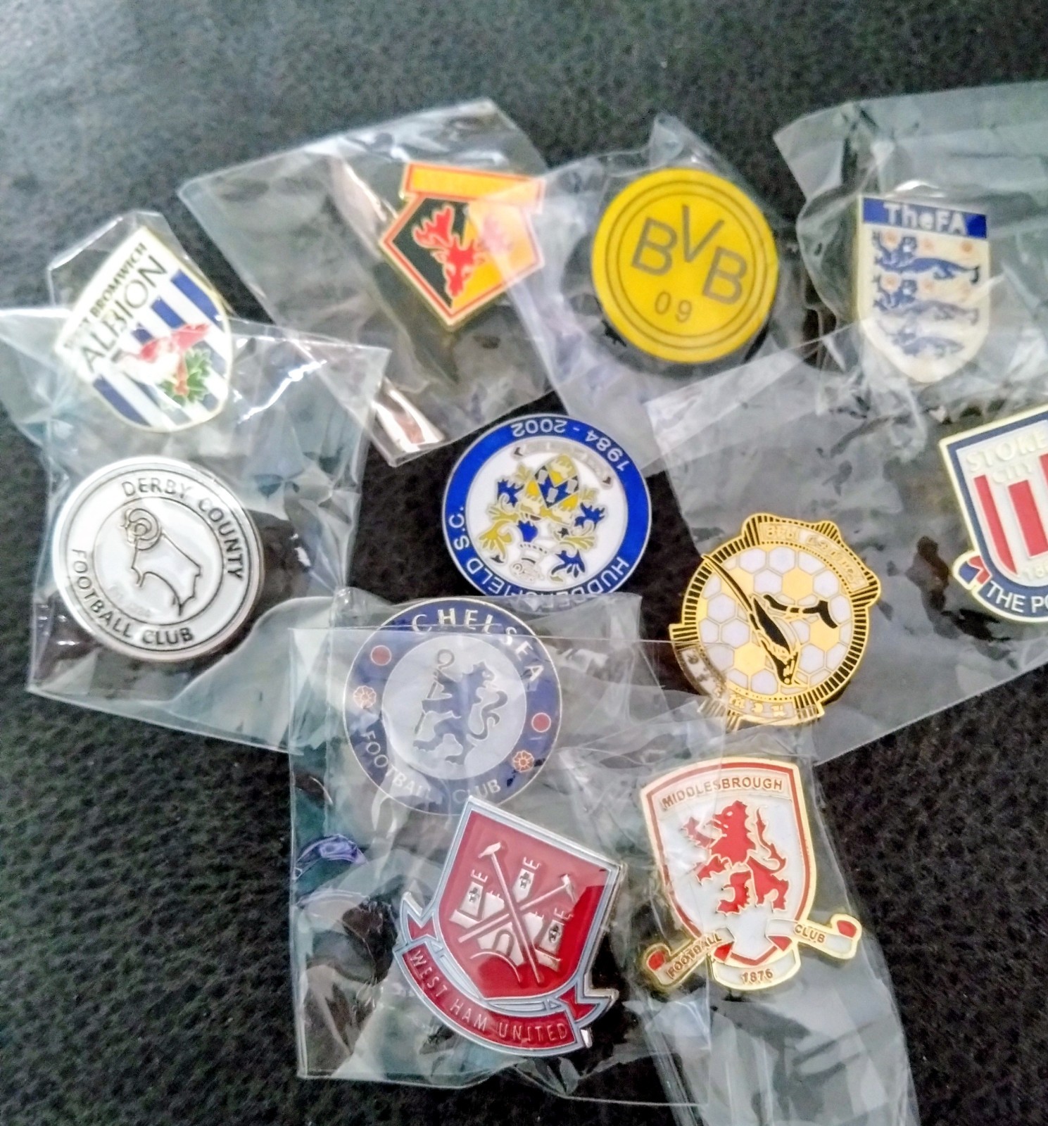 JOB LOT/COLLECTION OF 10 MIXED TEAMS FOOTBALL CLUB BADGES. LOT A for sale on Ebay