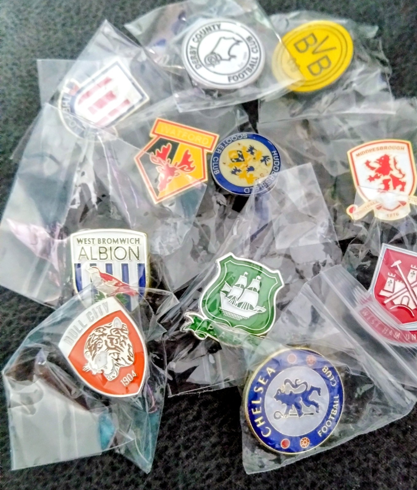JOB LOT/COLLECTION OF 11 MIXED TEAMS FOOTBALL CLUB BADGES. LOT B for sale on Ebay