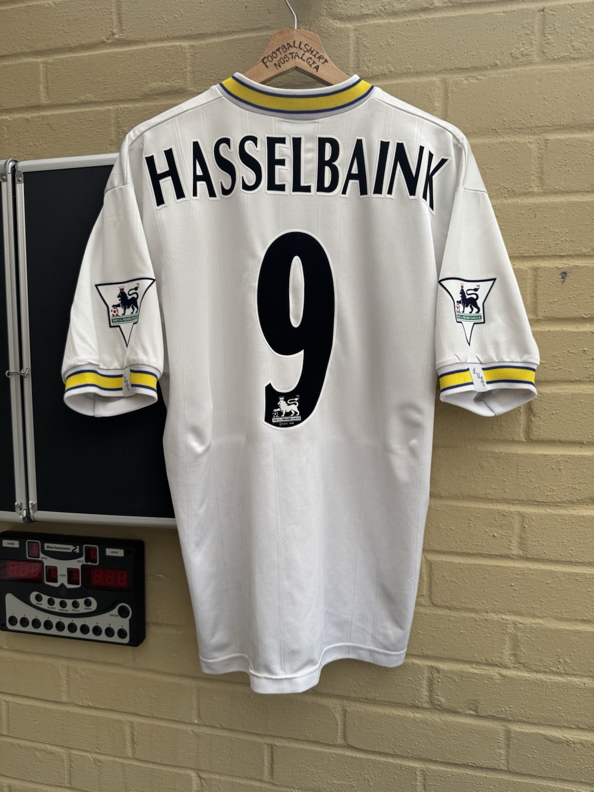 Leeds United 1996-98 Home Football Shirt Men’s Medium #9 HASSELBAINK for sale on Ebay