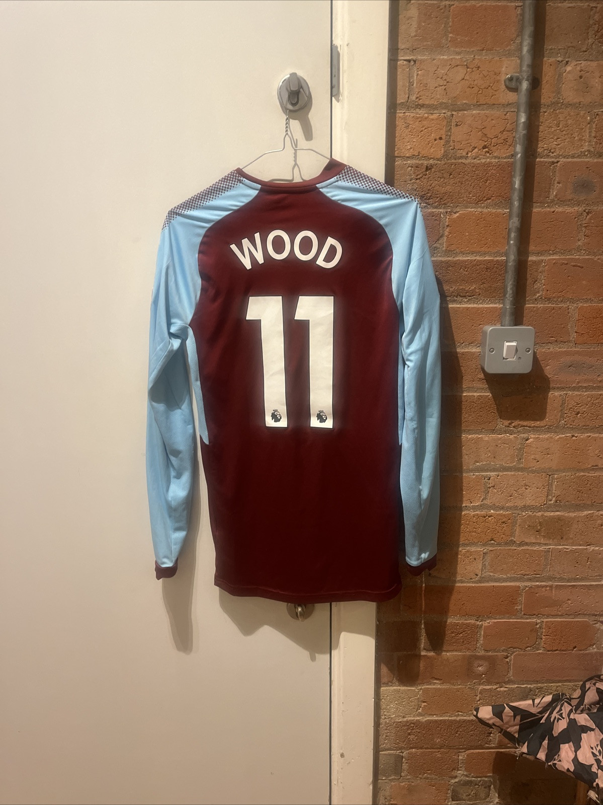 CHIRS WOOD #11 BURNLEY 2017 2018 HOME FOOTBALL SHIRT PUMA MENS SMALL LONG SLEEVE for sale on Ebay