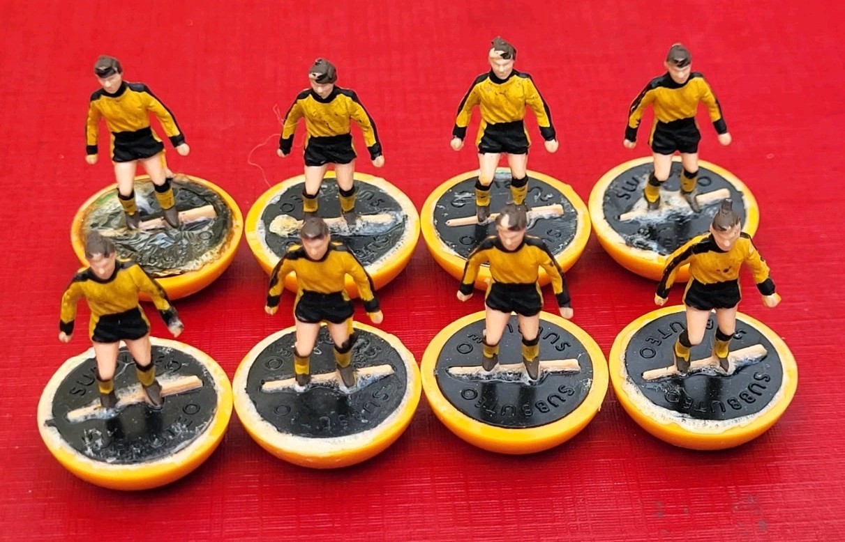 8 x Subbuteo HW Team spares BORUSSIA DORTMUND /WOLVES REF 211 ORIGINAL AND RARE for sale on Ebay