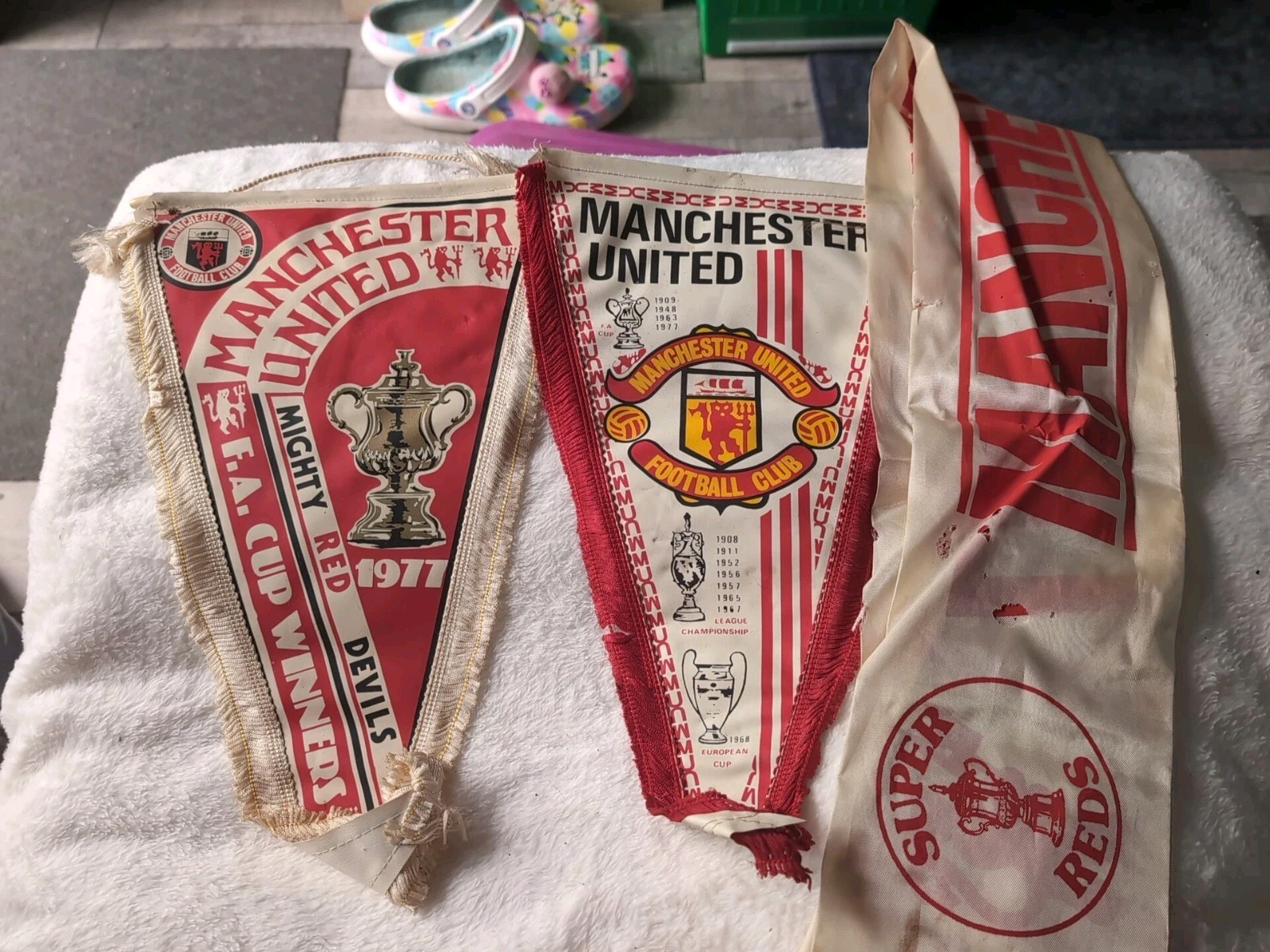 1977 Manchester United Pennants & Scarf Banner for sale on Ebay