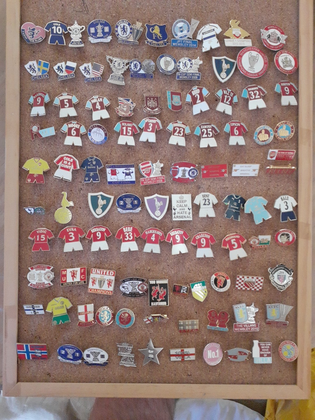 Joblot 100 Football Badges Arsenal, Villa, Chelsea,West Ham Spurs Birmingham Etc for sale on Ebay