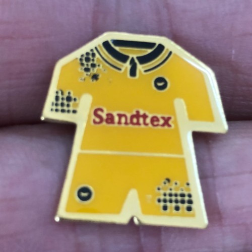 RARE BRIGHTON & HOVE ALBION OLD 'SANDTEX' AWAY KIT ENAMEL  PIN BADGE for sale on Ebay
