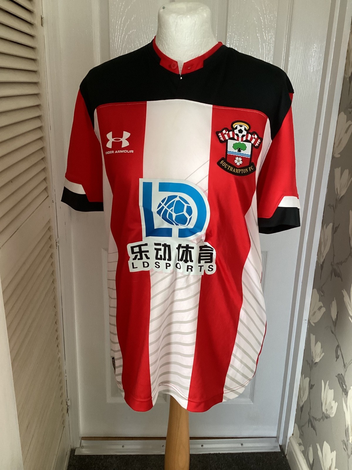 Southampton Fc 2019/20 Football Shirt Size Medium for sale on Ebay