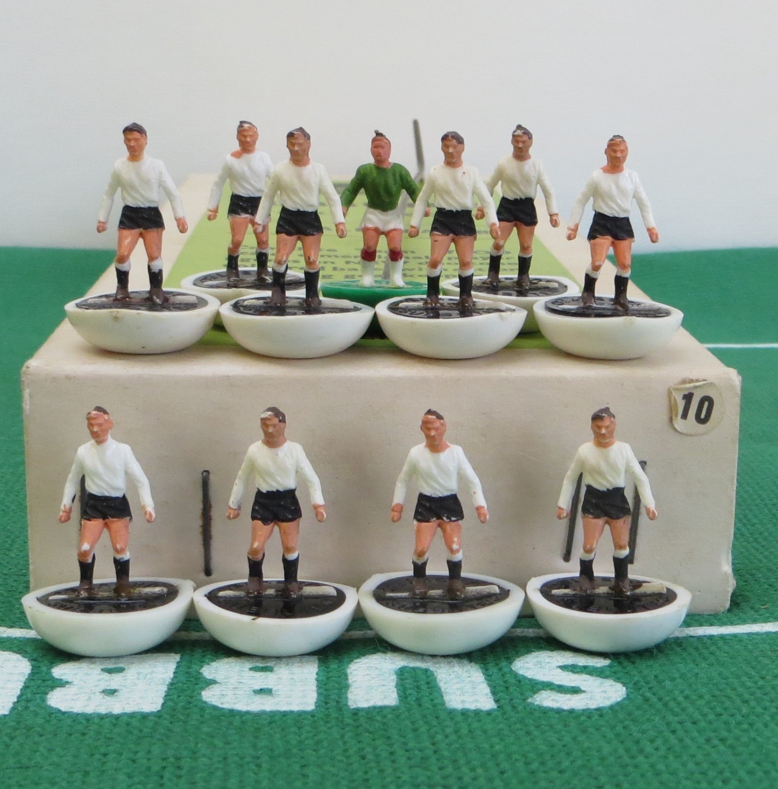 SUBBUTEO HW TEAM REF 10 FULHAM ON DUX BASES, IN ORIGINAL NUMBERED BOX. for sale on Ebay