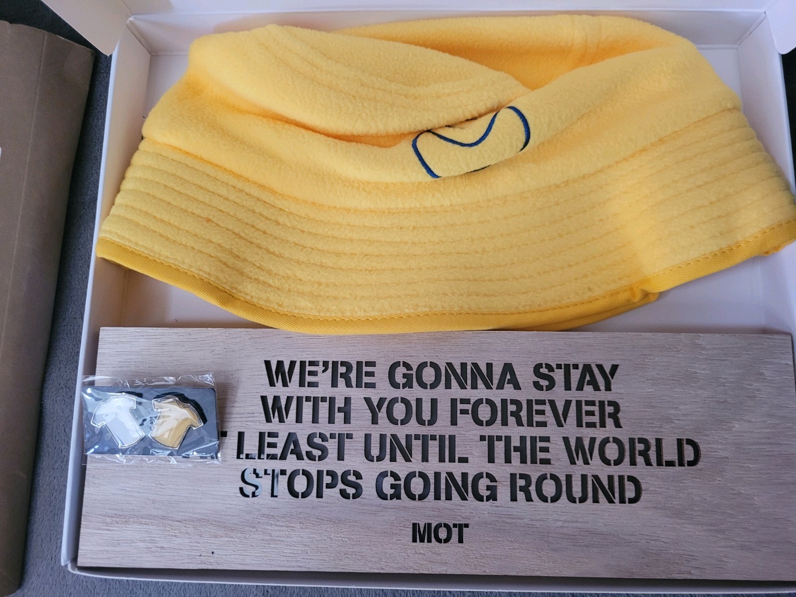 Leeds United Membership Pack Bucket Hat, Pin Badges, Light Box for sale on Ebay