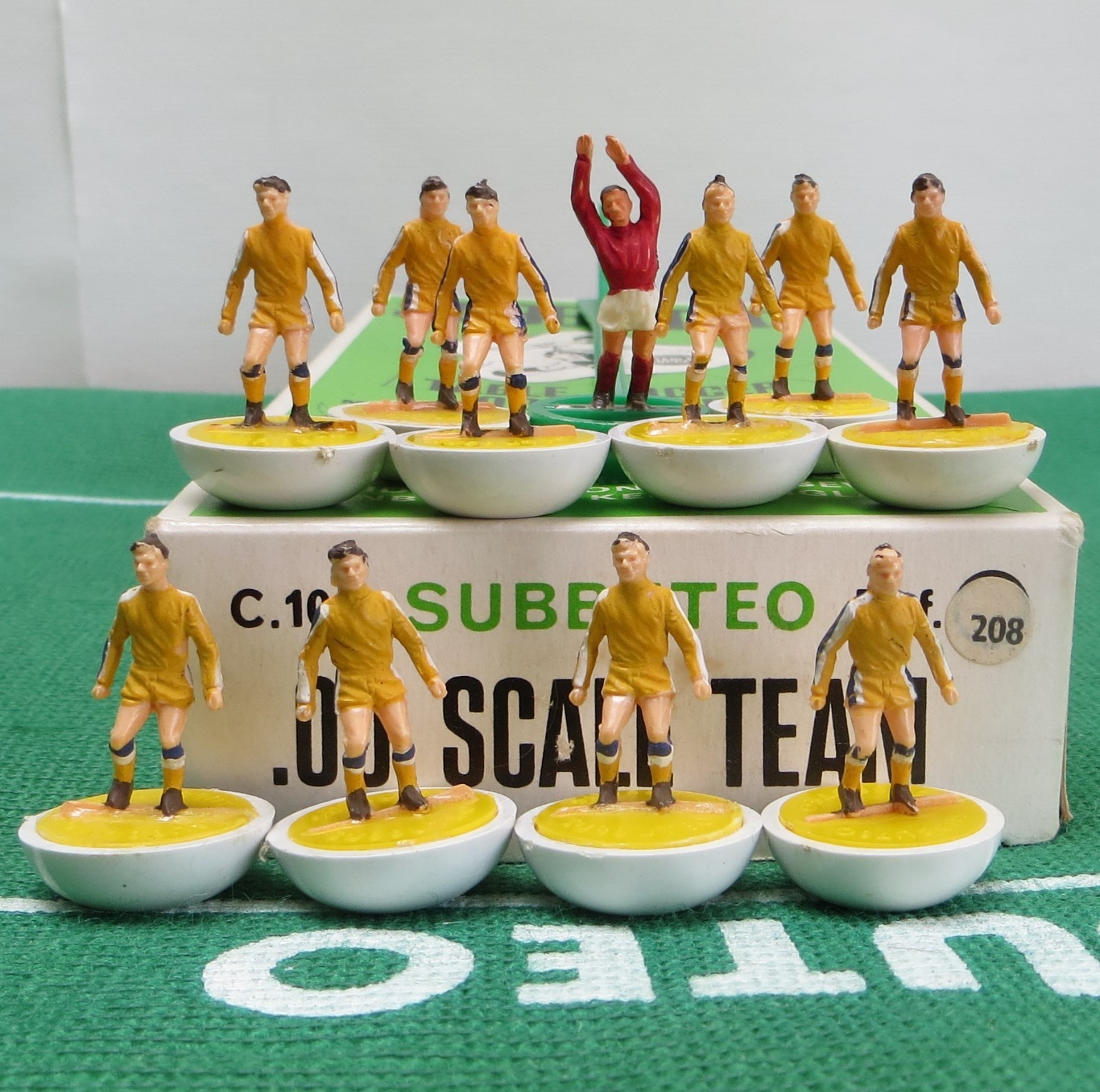 SUBBUTEO HW TEAM REF 208 LEEDS UNITED 2ND, IN ORIGINAL NUMBERED BOX. for sale on Ebay