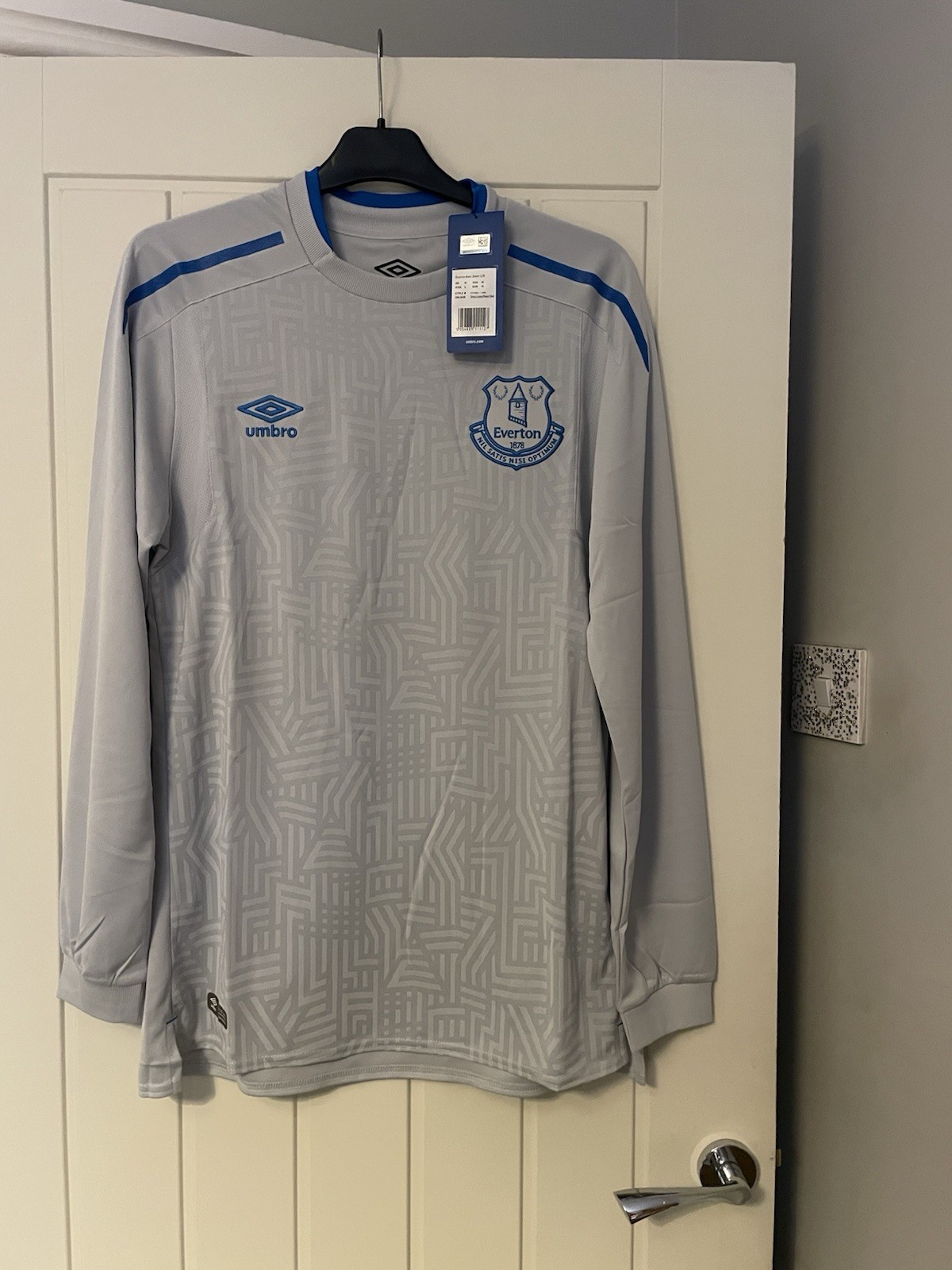 Everton Football Shirt Bnwt Size M Men’s for sale on Ebay
