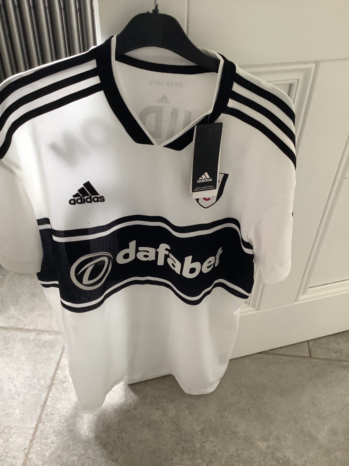 2018/19 Fulham Shirt BNWT L Hand signed by 19 Fulham players + signed programme for sale on Ebay