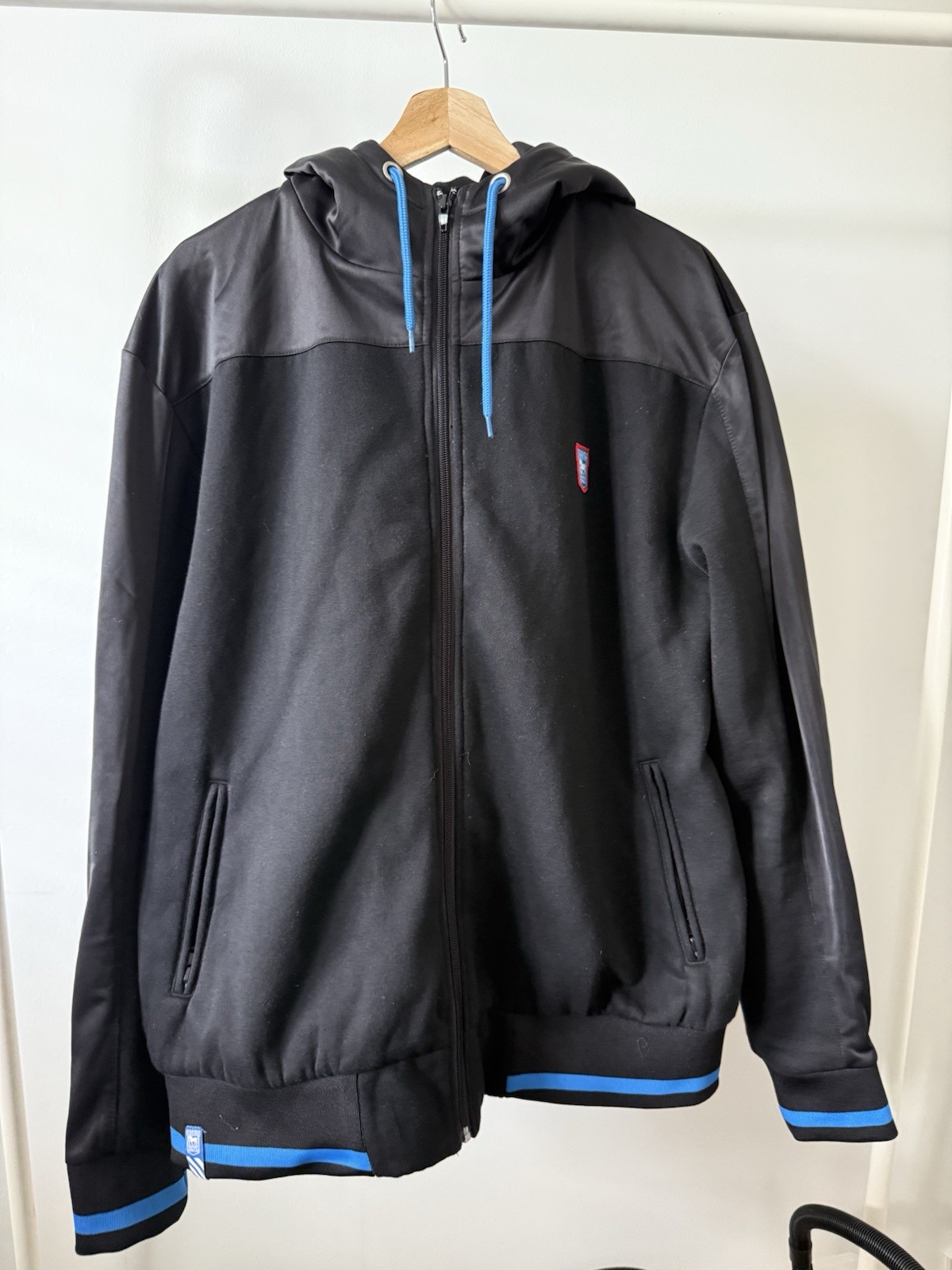Ipswich Town FC Men’s XL Black Hoodie Retro for sale on Ebay