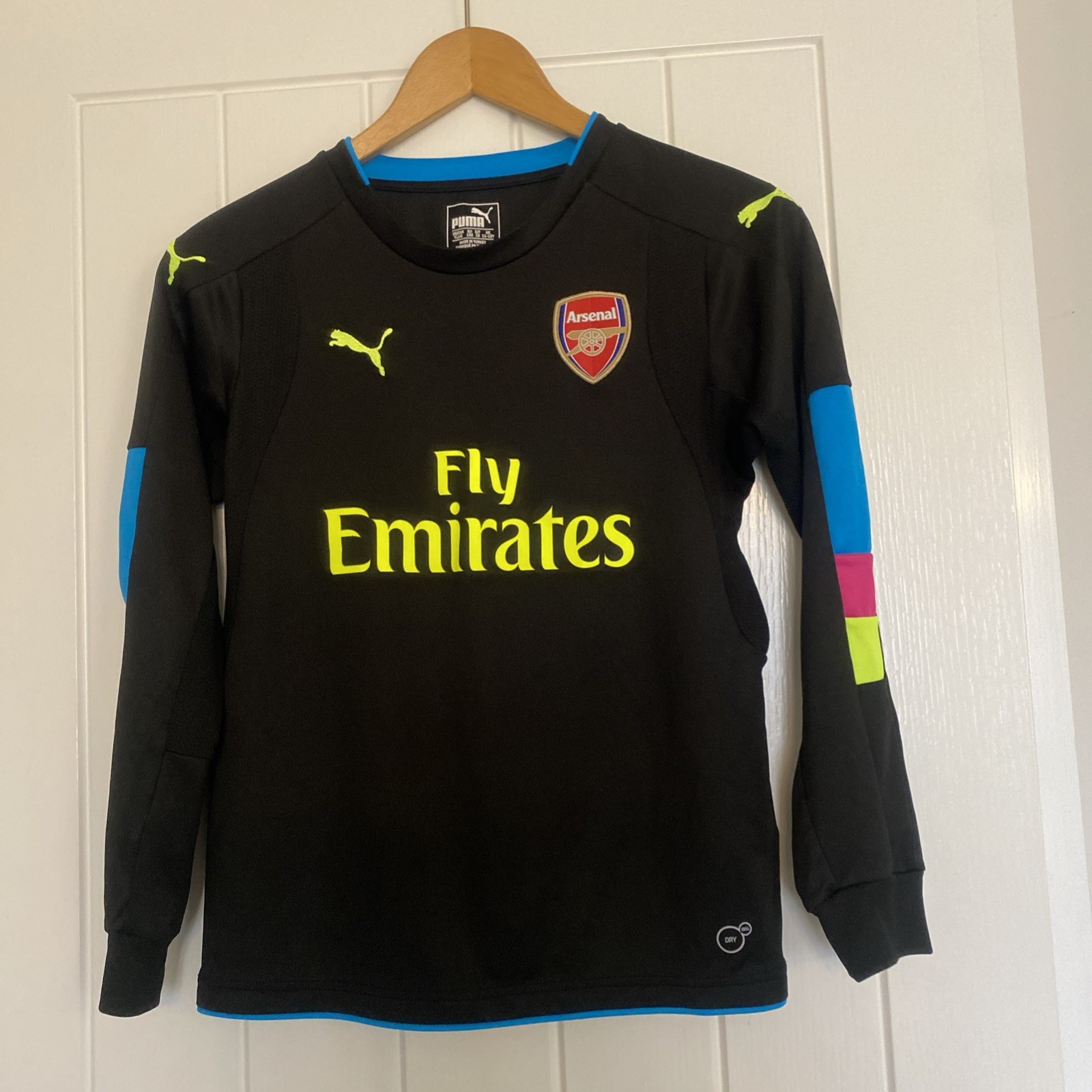 Arsenal Goalkeeper Shirt Age 11-12 for sale on Ebay