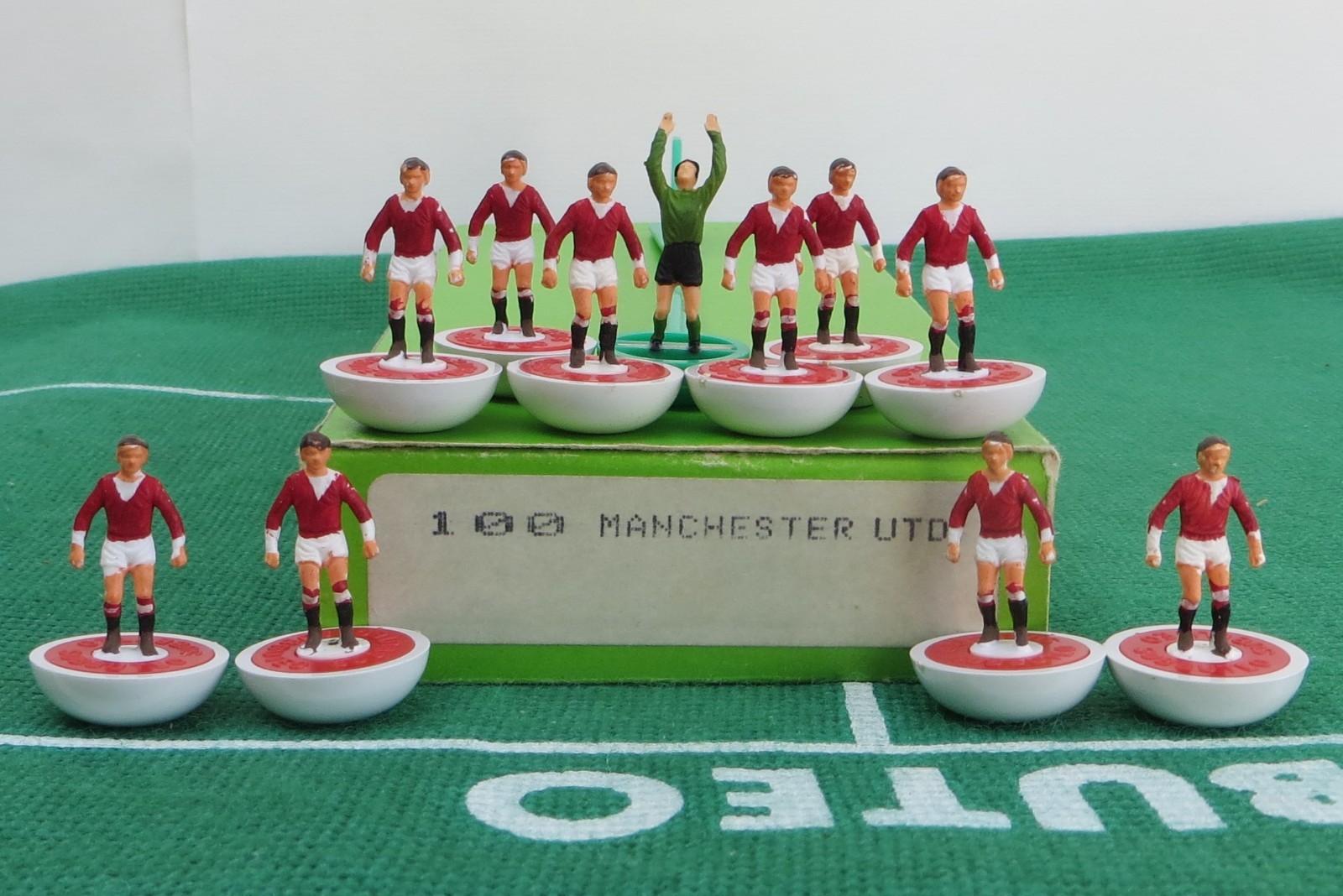 SUBBUTEO LW HP REF 100 MANCHESTER UNITED TEAM, IN ORIGINAL LABELLED BOX. for sale on Ebay