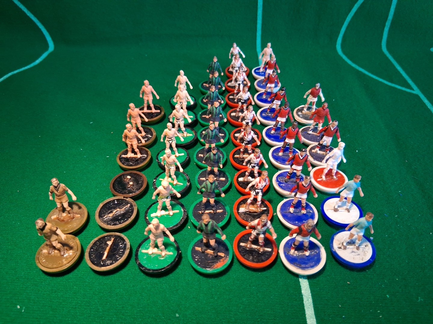 Subbuteo  OHW Spares Job Lot. 40+ Bases Discs Inc Old Gold + Figures. Project. for sale on Ebay