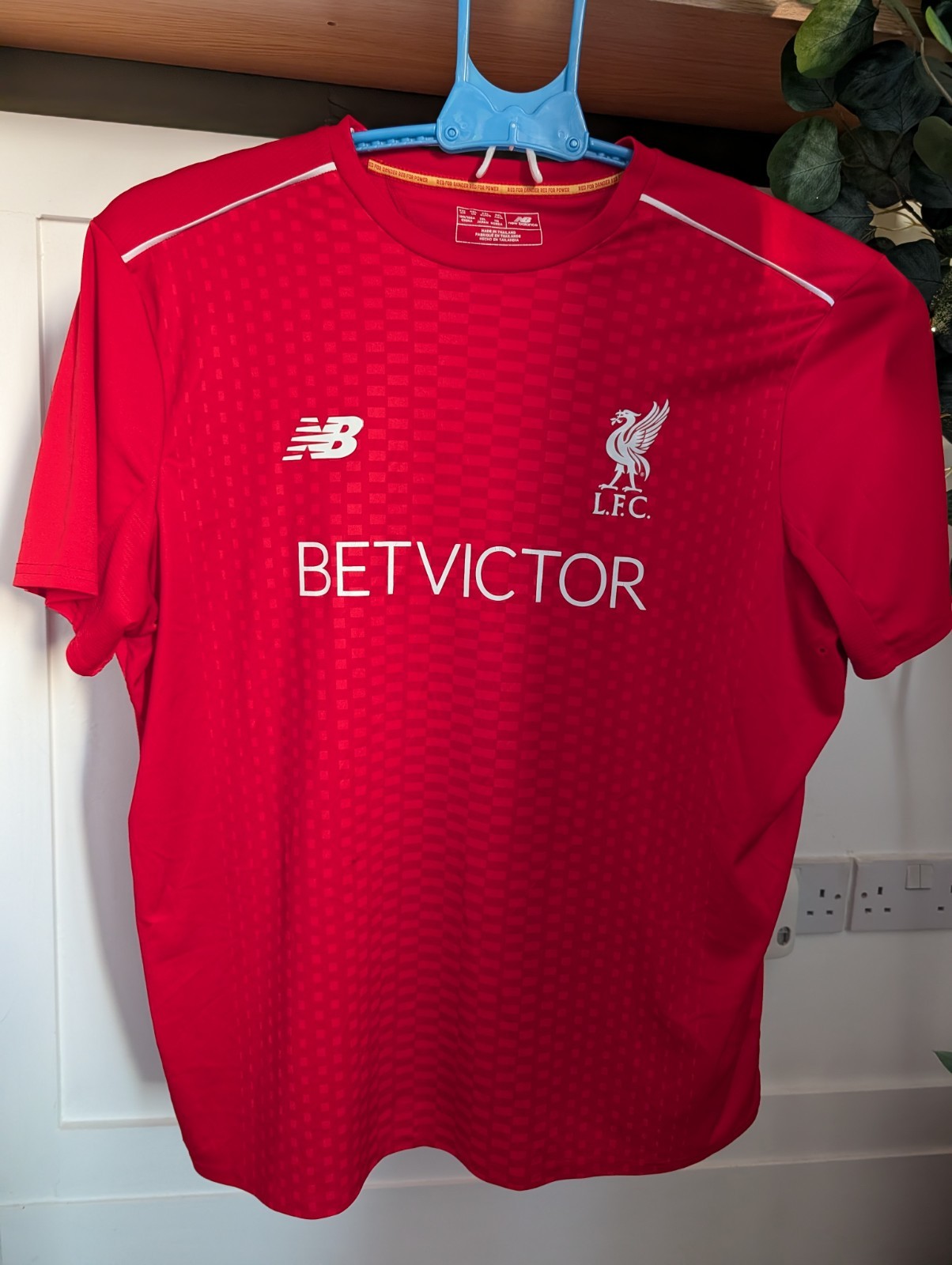 Liverpool FC 2016-17 Mens Football Training Shirt Top Size Medium M Bet Victor for sale on Ebay