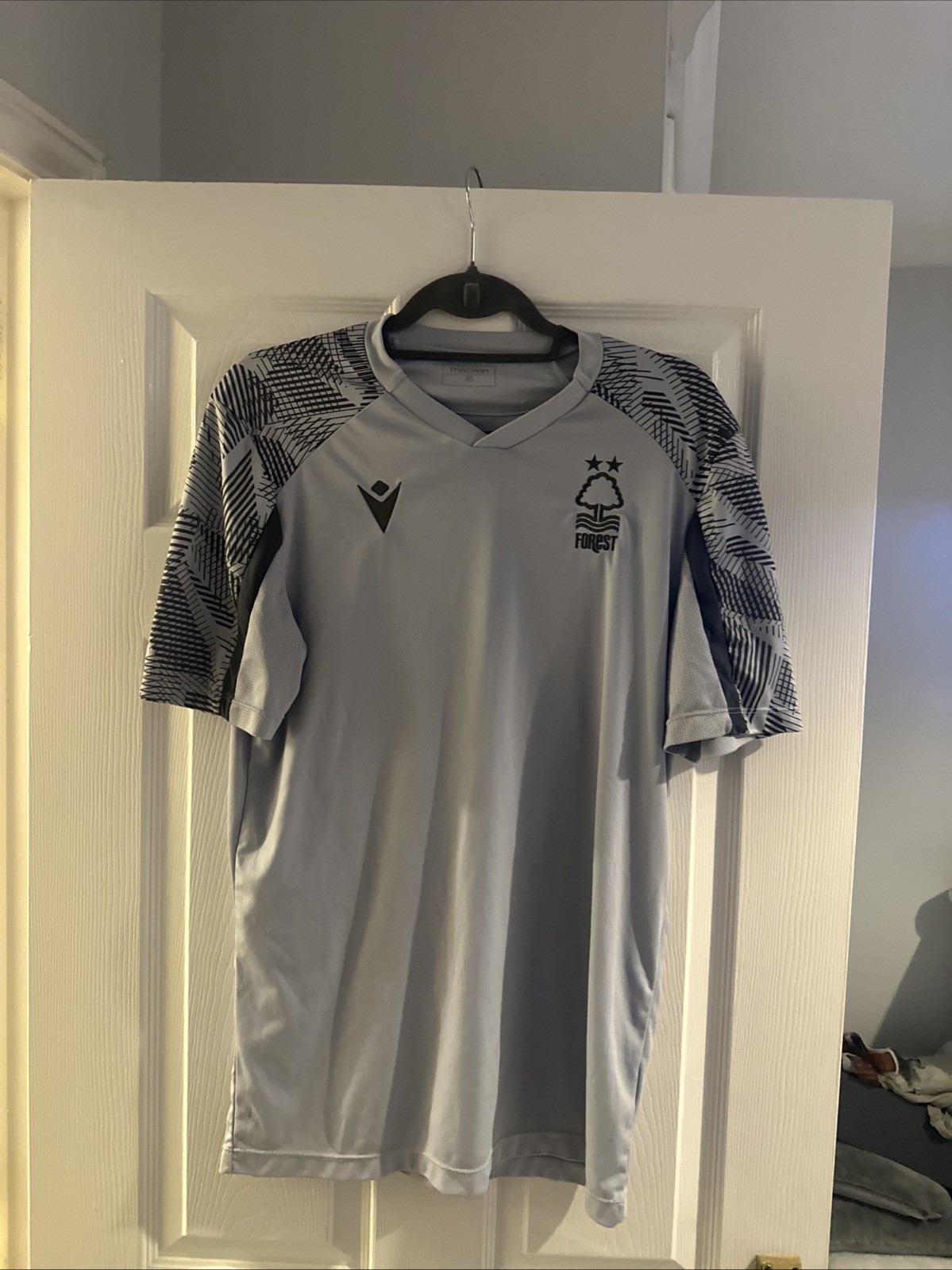 Macron Nottingham Forest  Training  Shirt Top  Size  XL for sale on Ebay