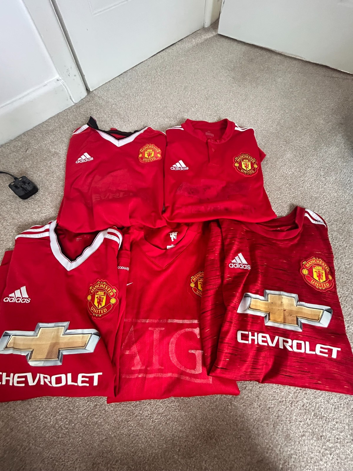 DAMAGED MANCHESTER UNITED X5 FOOTBALL SHIRT HAUL BUNDLE JOBLOT for sale on Ebay
