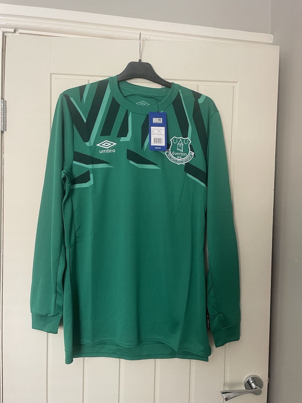 Everton Goalkeeper Shirt Bnwt Size Medium Men’s for sale on Ebay