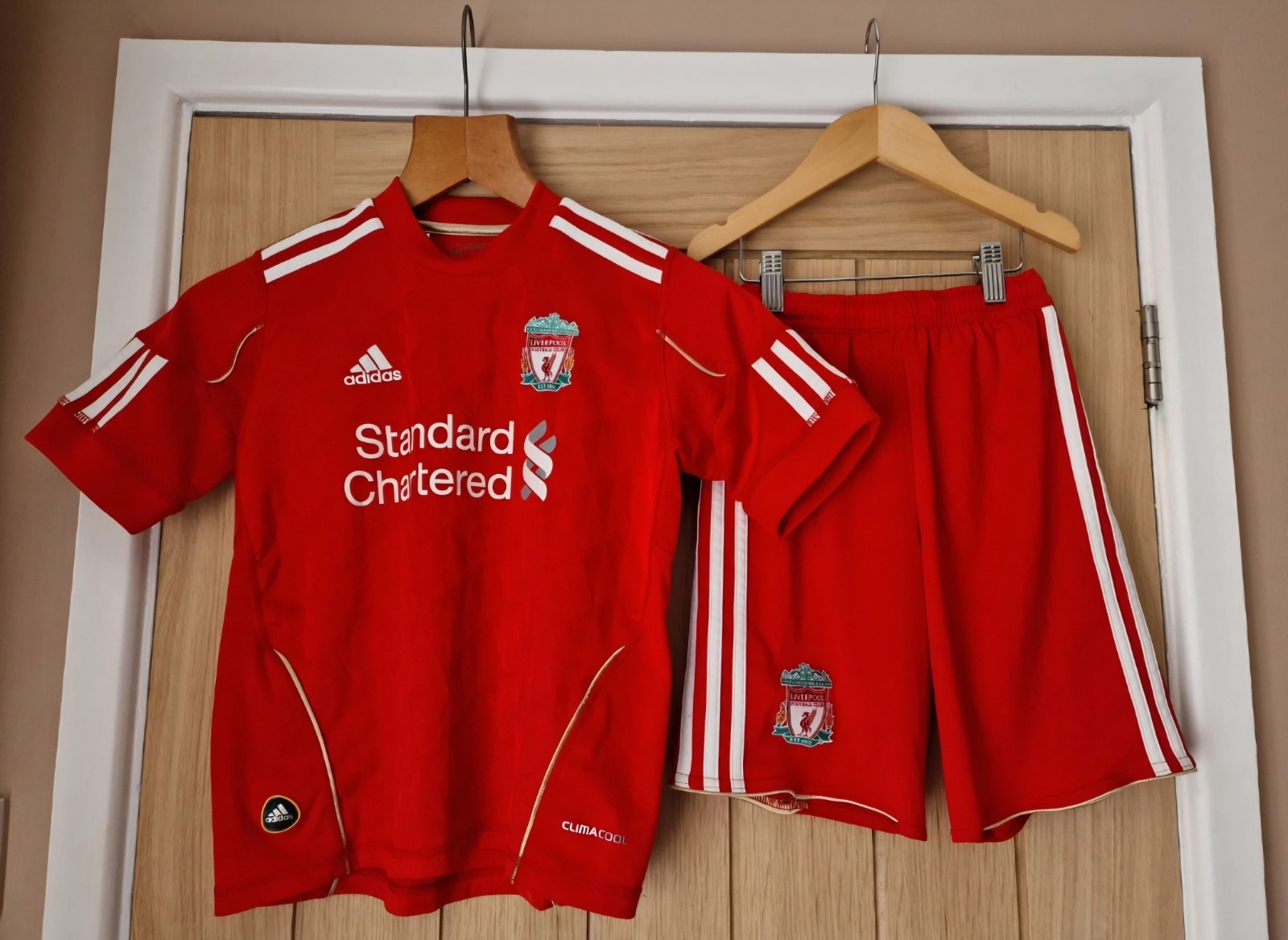 Boys Adidas Liverpool FC 2011/2012 Home Complete Football Kit Aged 7-8 Years for sale on Ebay