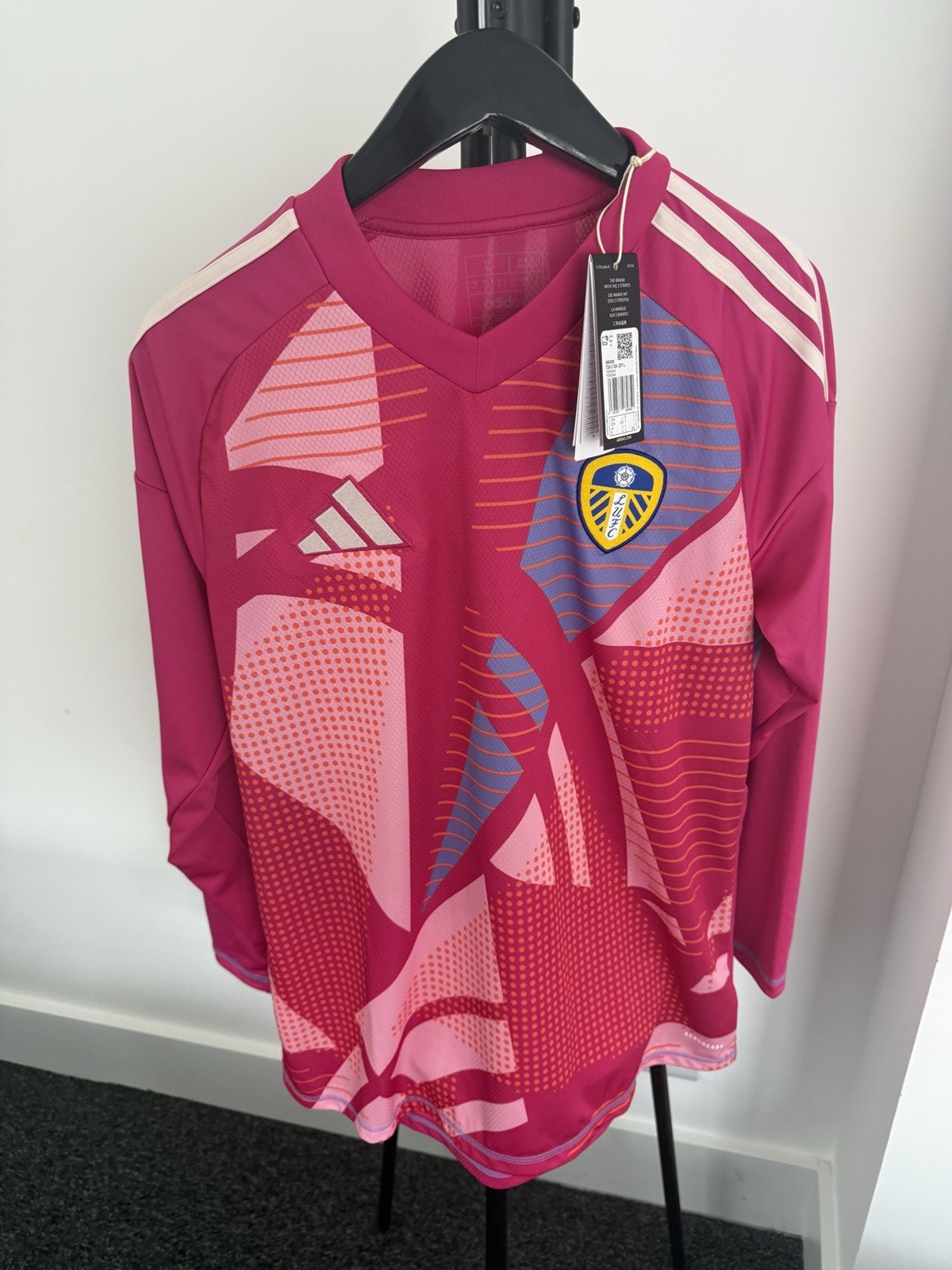 Leeds United Goalkeeper Shirt for sale on Ebay