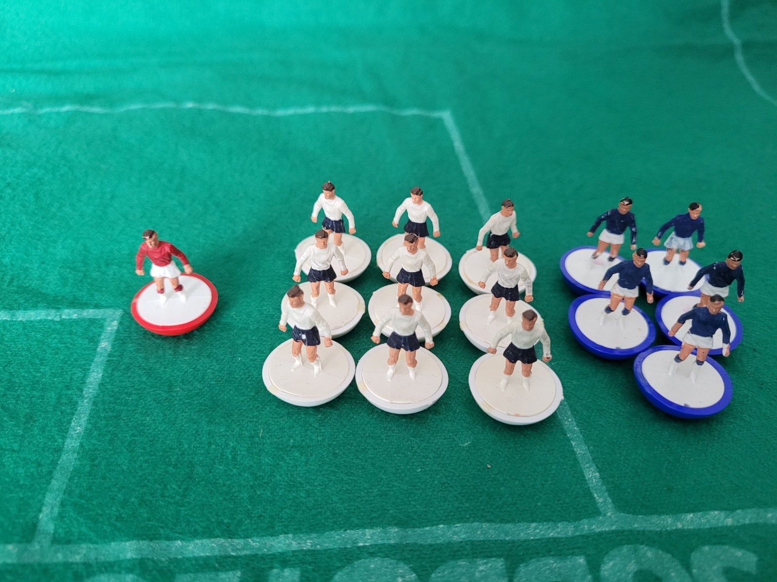 SUBBUTEO FOOTBALL HEAVYWEIGHT MOULDED SPARE PLAYERS x15 WHITE RED BLUE UNBOXED for sale on Ebay
