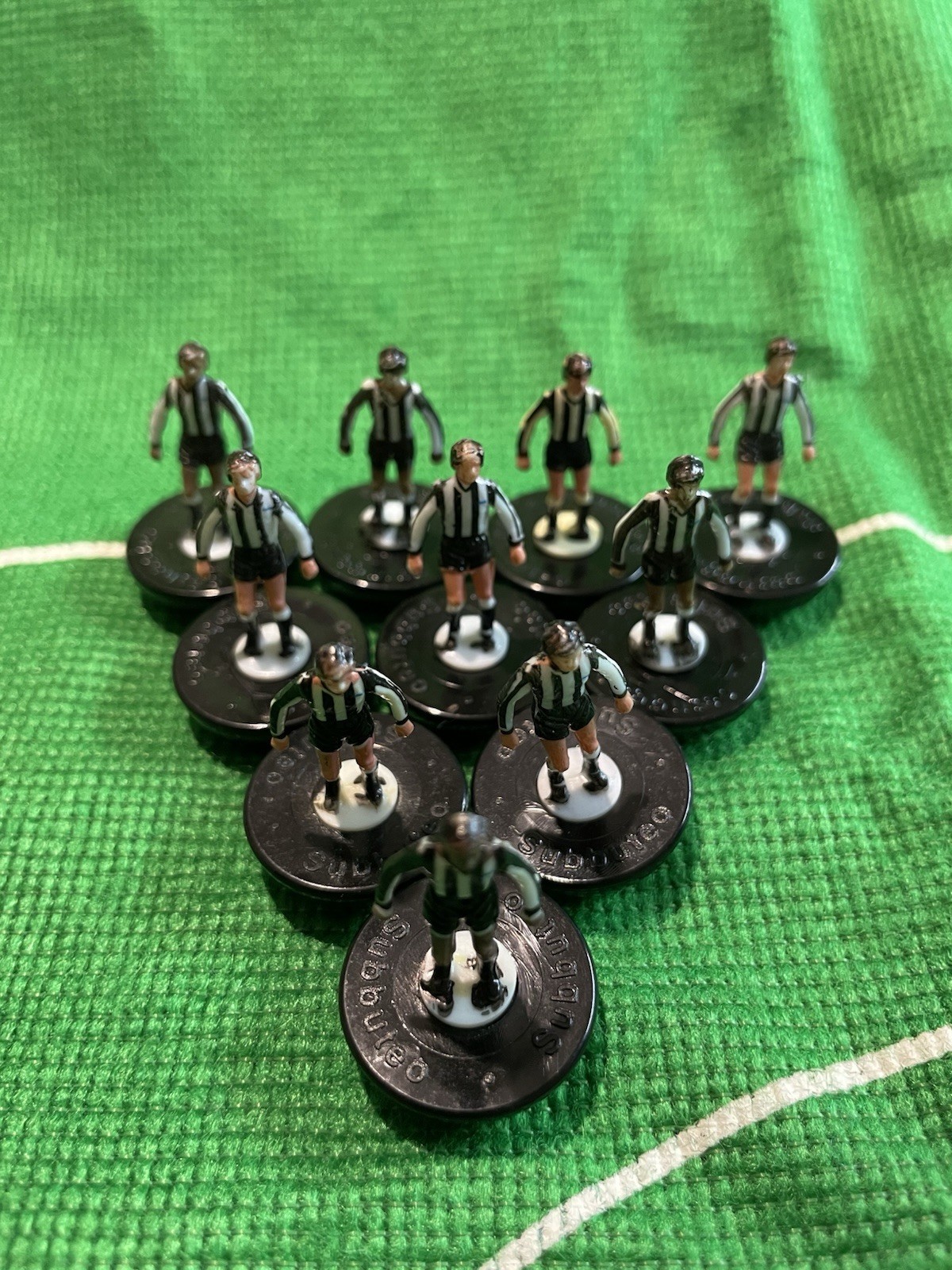 Subbuteo Newcastle United LW Team. Very Good Condition. Black Bases for sale on Ebay