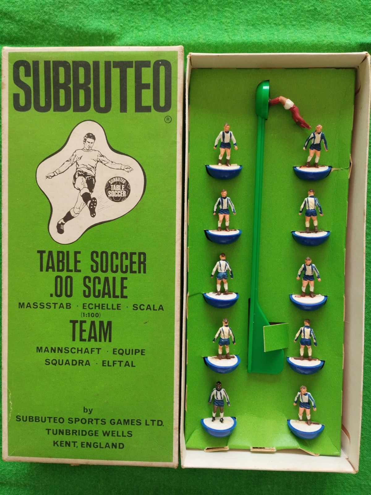 Subbuteo HW 278 Futebol Clube do Porto Portuguese release colored field player for sale on Ebay