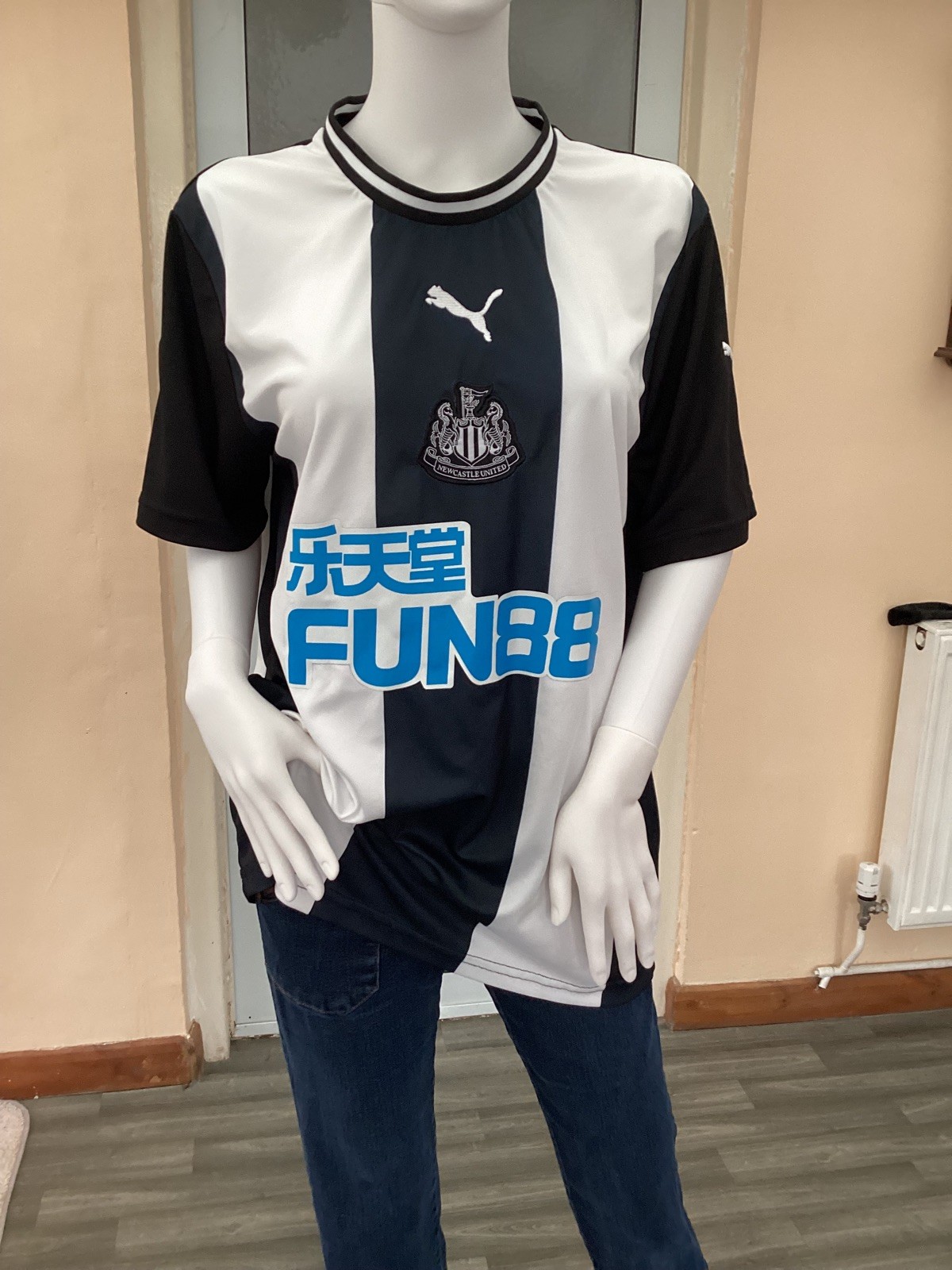 NEWCASTLE UNITED  Football Top T Shirt. UK large for sale on Ebay