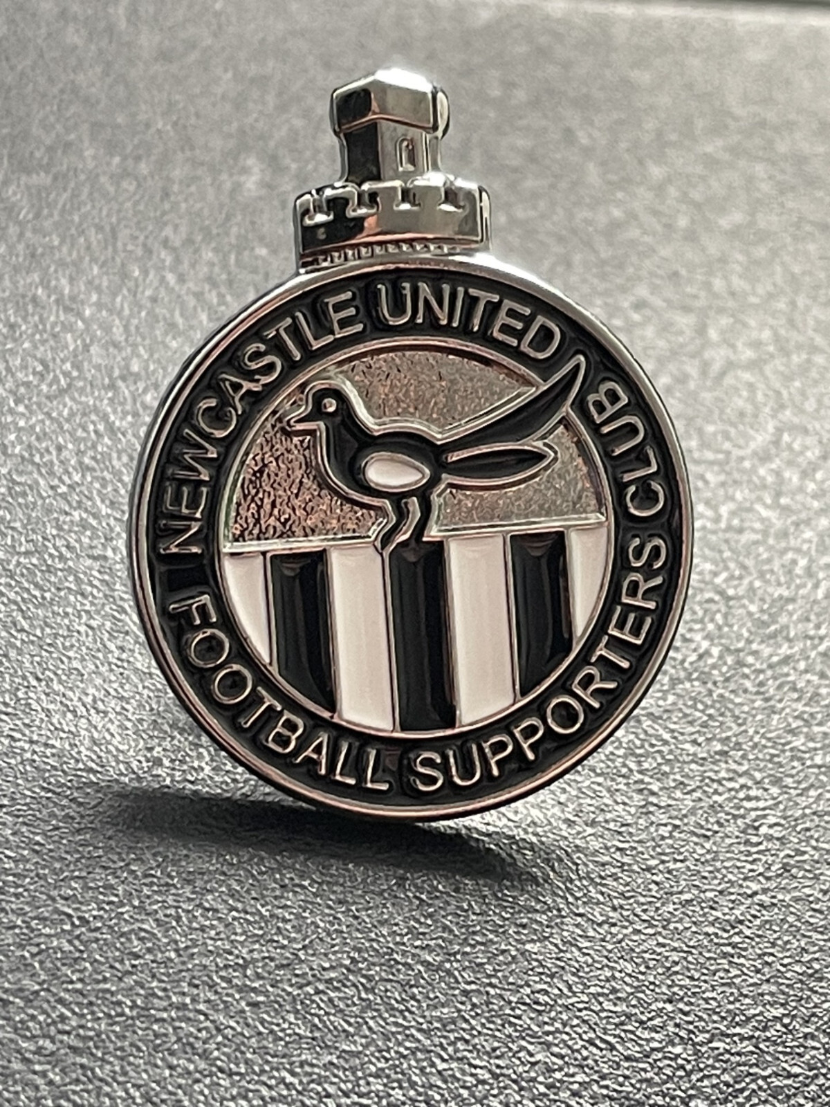 NEWCASTLE UNITED FC - BADGE (i) for sale on Ebay