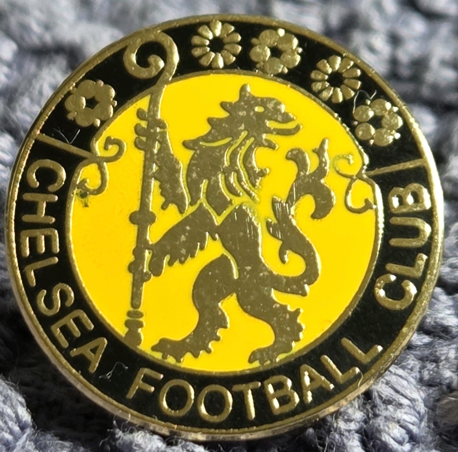 Chelsea FC Badge - CHELSEA CREST BADGE - YELLOW/BLACK  for sale on Ebay