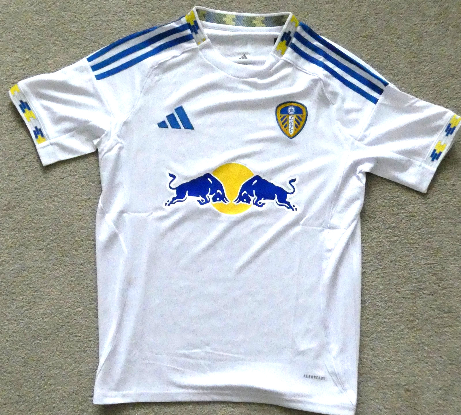 Leeds United 25/26 shirt in size 2XL for sale on Ebay