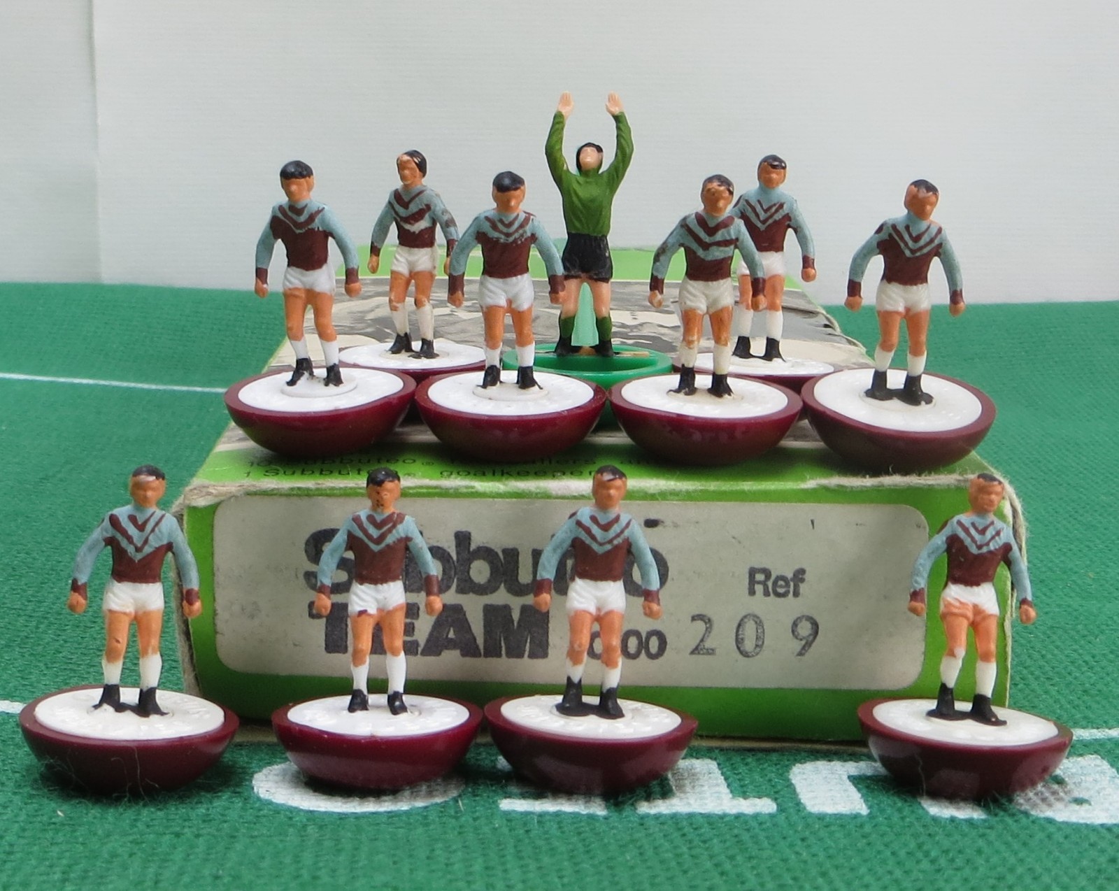 SUBBUTEO LW HP REF 209 WEST HAM UNITED, IN ORIGINAL LABELLED BOX. for sale on Ebay
