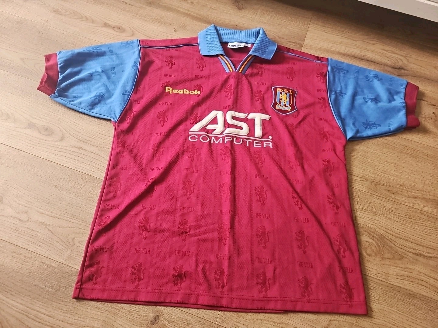 aston villa football shirt Size 42