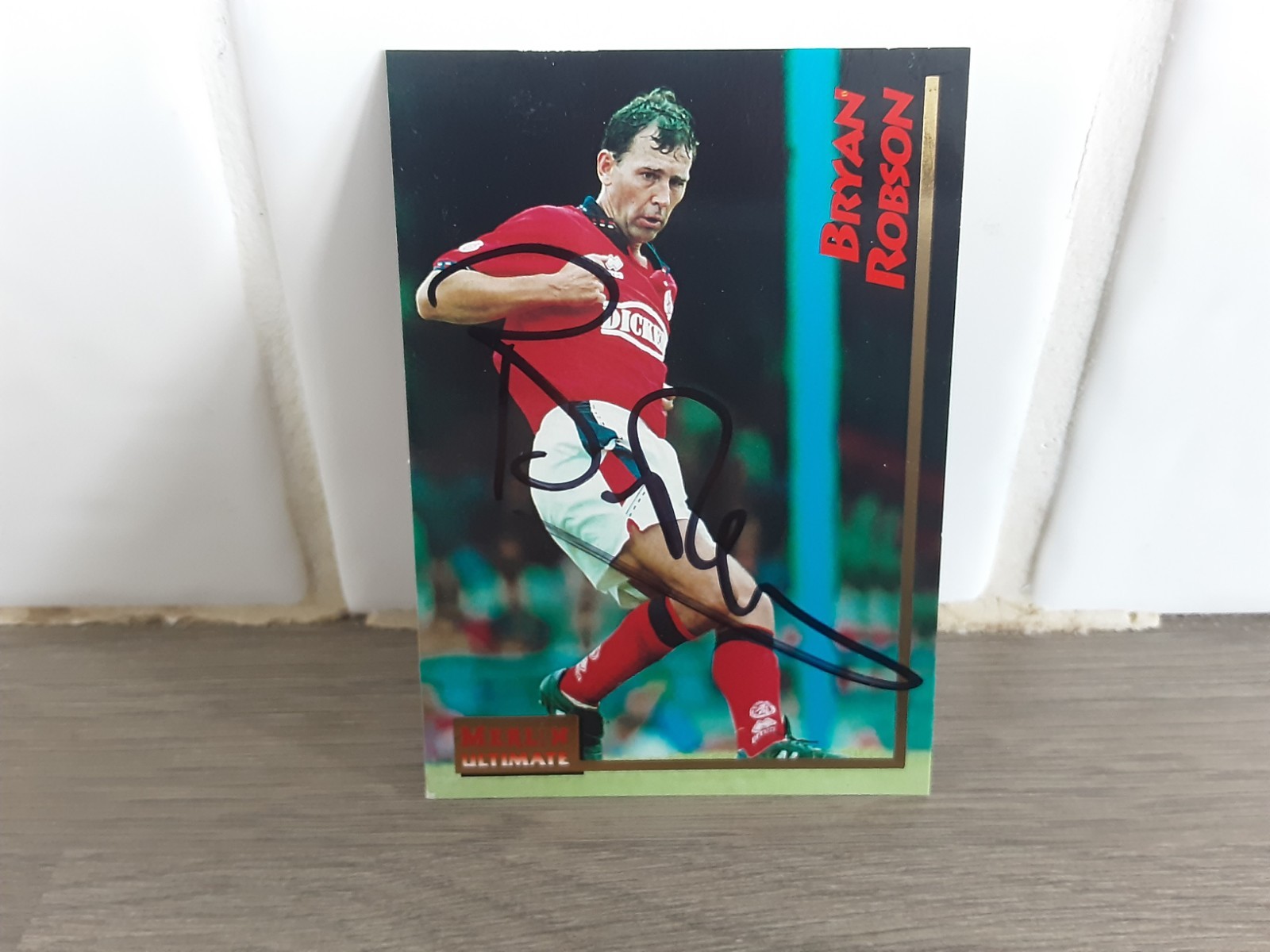 MIDDLESBROUGH - BRYAN ROBSON Signed Merlin Ultimate 95/96 Football trade card  for sale on Ebay