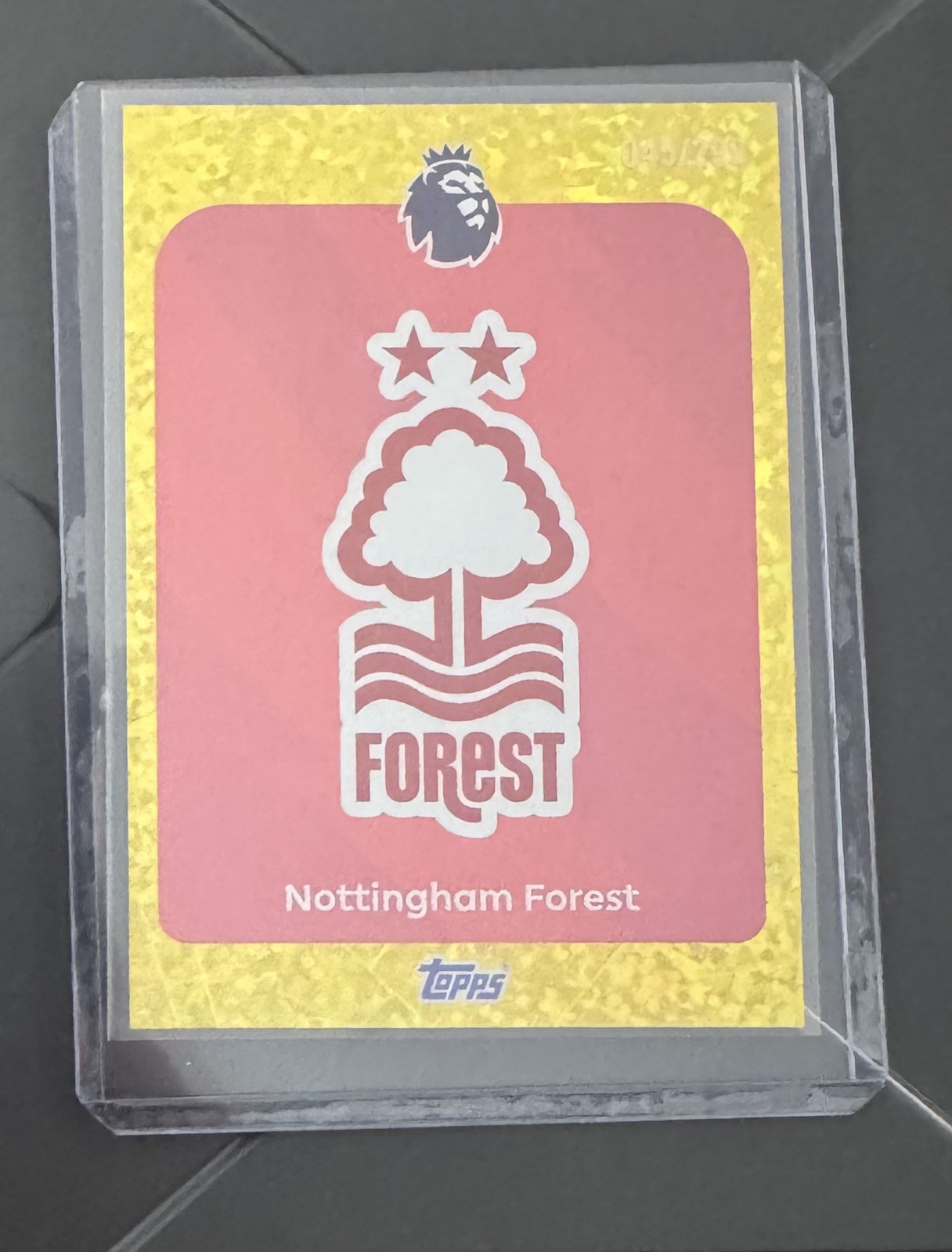 Topps Premier League 2026 Nottingham Forest Badge Yellow Sparkle Parallel 45/299 for sale on Ebay