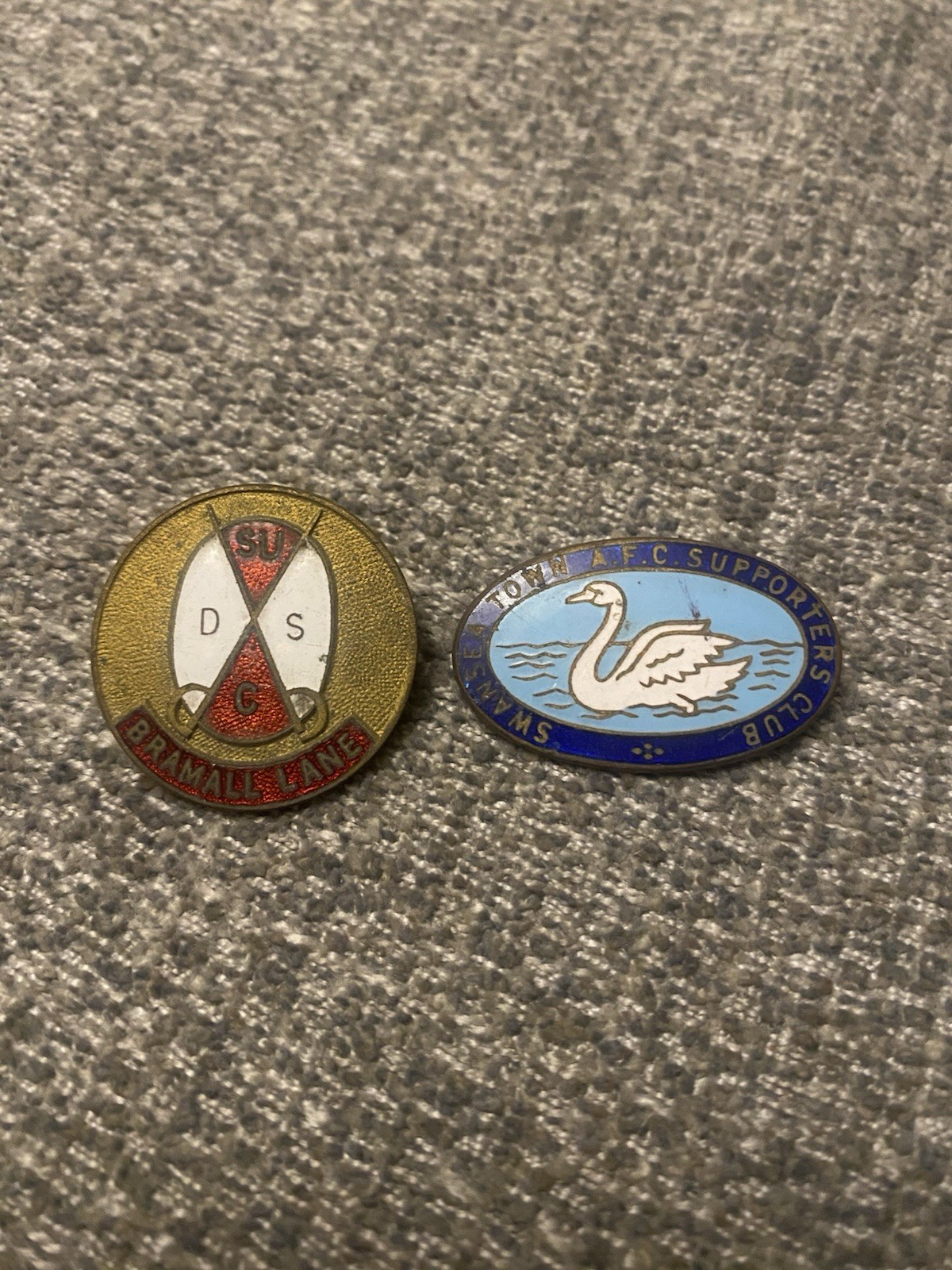 Sheffield United Vintage supporters badge plus a Swansea town supporters pin for sale on Ebay