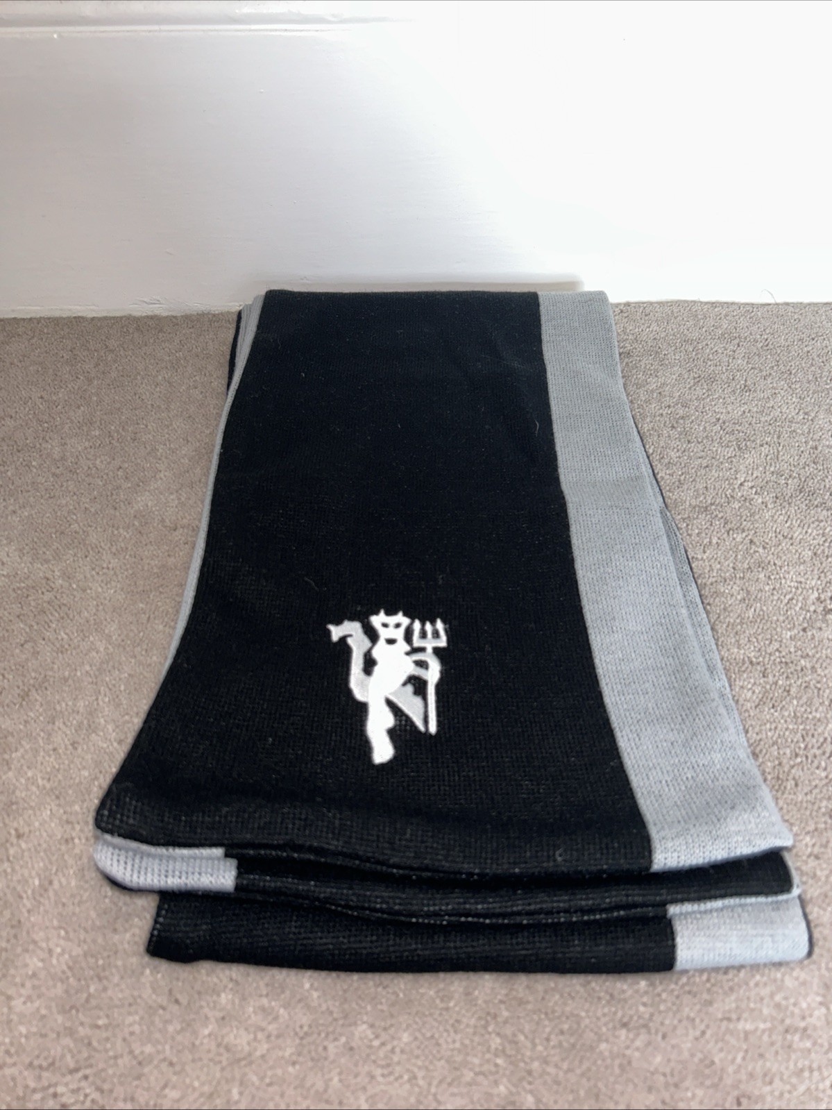 Extra long 160Cms Official RARE Executive Manchester United Black & Grey Scarf for sale on Ebay