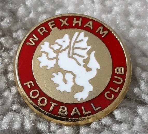 WREXHAM FOOTBALL CLUB MEMORABILIA  - VINTAGE SMALL CIRCULAR PIN BADGE  RARE!! for sale on Ebay
