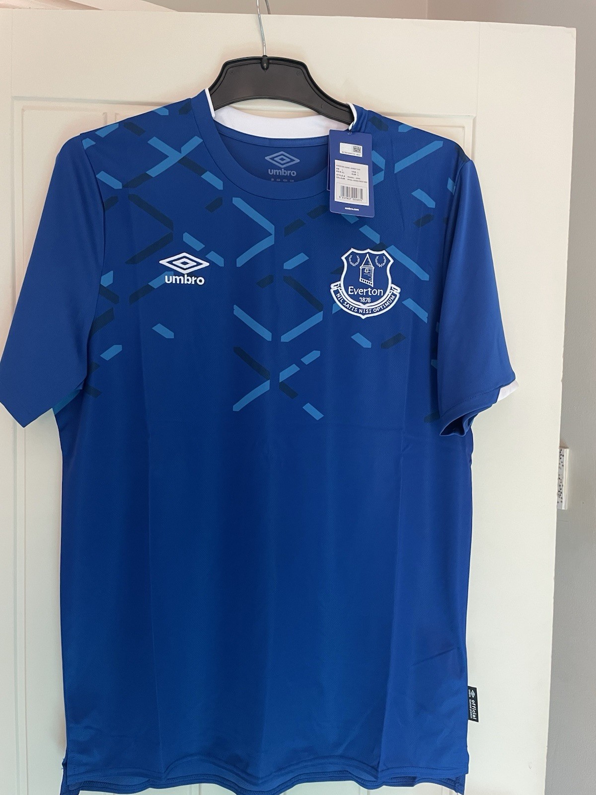 Everton Football Shirt Bnwt Size L Men’s for sale on Ebay