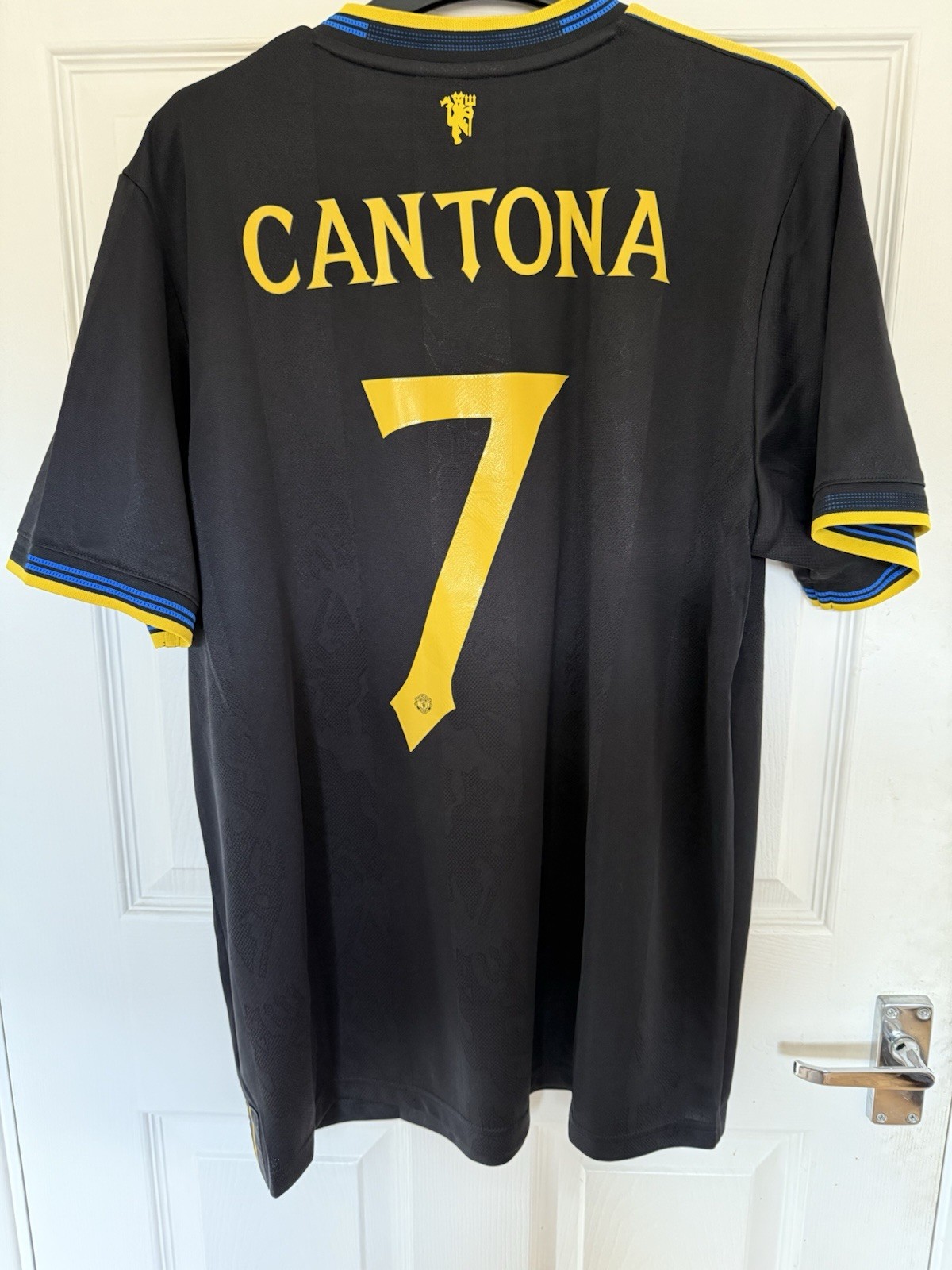 Manchester United 3rd Shirt Size XL / L BNWT for sale on Ebay
