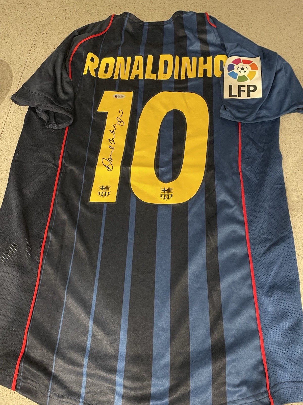 Ronaldinho Signed Barcelona Shirt Beckett Witnessed for sale on Ebay