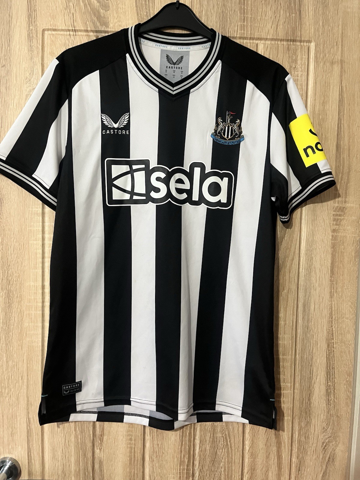 Genuine Newcastle United 23/24 Home Shirt Size Medium for sale on Ebay