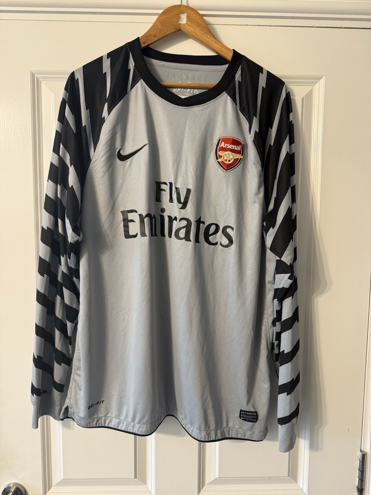 Genuine Arsenal Nike 2010/2011 Long Sleeve Grey Goalkeeper Shirt Size XL for sale on Ebay