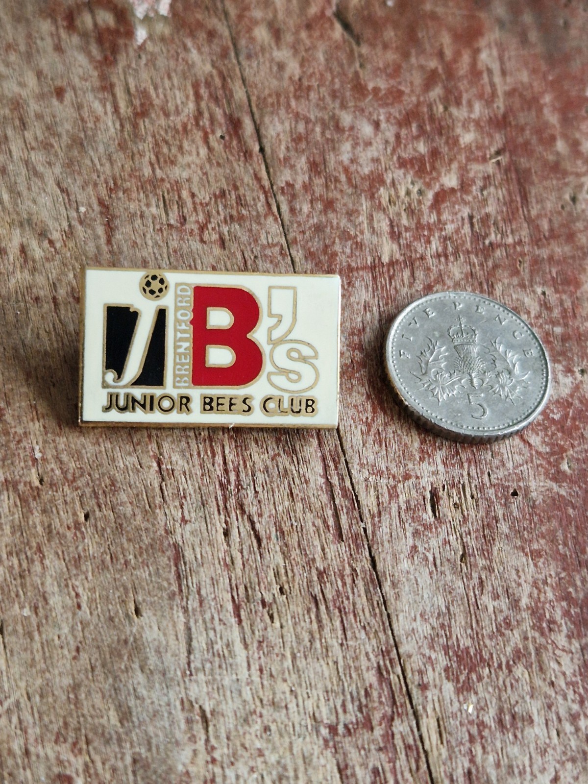 BRENTFORD  F C - VINTAGE  90's JUNIOR BEES SUPPORTERS CLUB  FOOTBALL Pin  BADGE for sale on Ebay