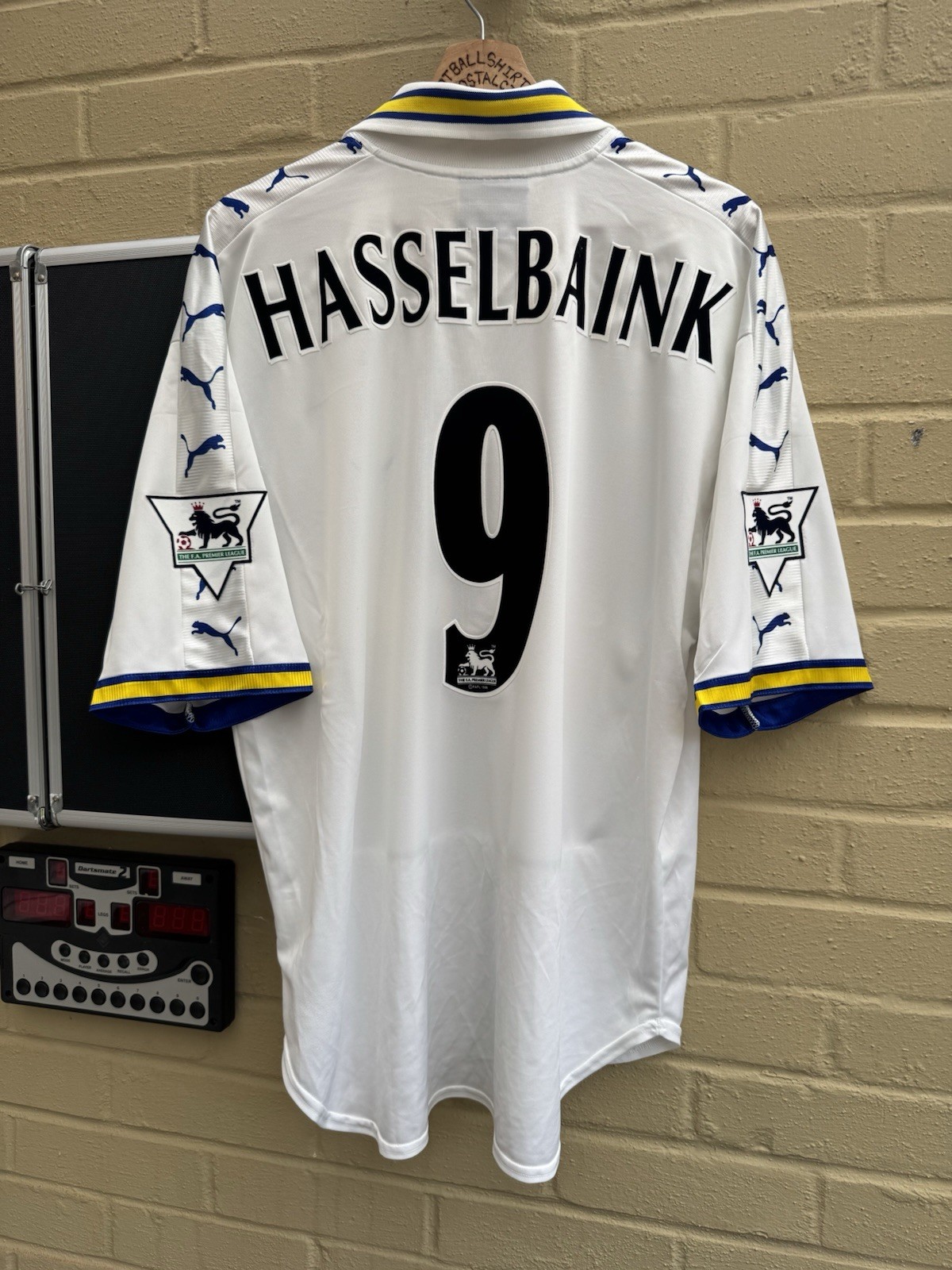 Leeds United 1998-00 Home Football Shirt Men’s Large #9 HASSELBAINK for sale on Ebay