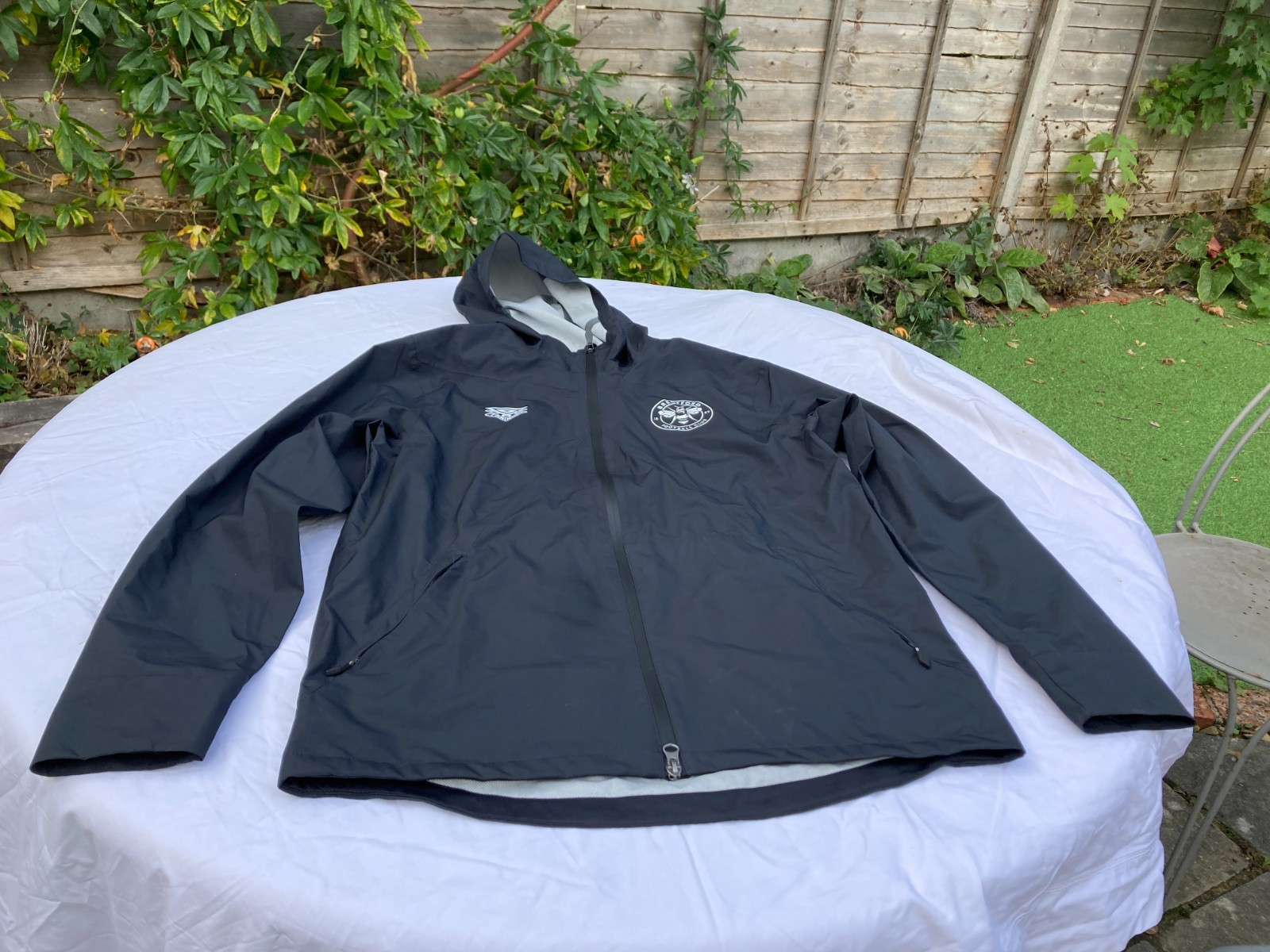 Umbro Brentford FC Football Training Jacket Men's Medium Black Long Sleeve. VGC for sale on Ebay