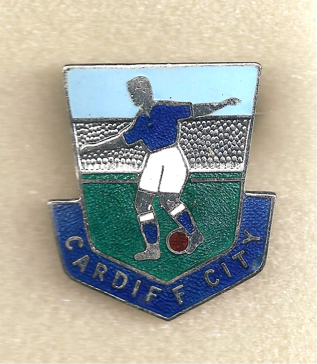 UK - CARDIFF CITY - 18a - Vintage enamel badge - old brooch for sale on Ebay