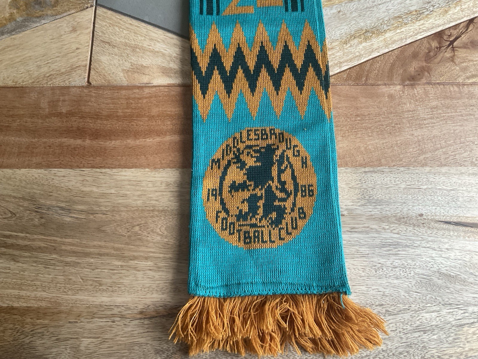 BNWOT MIDDLESBROUGH FOOTBALL CLUB GALAXY SCARF for sale on Ebay
