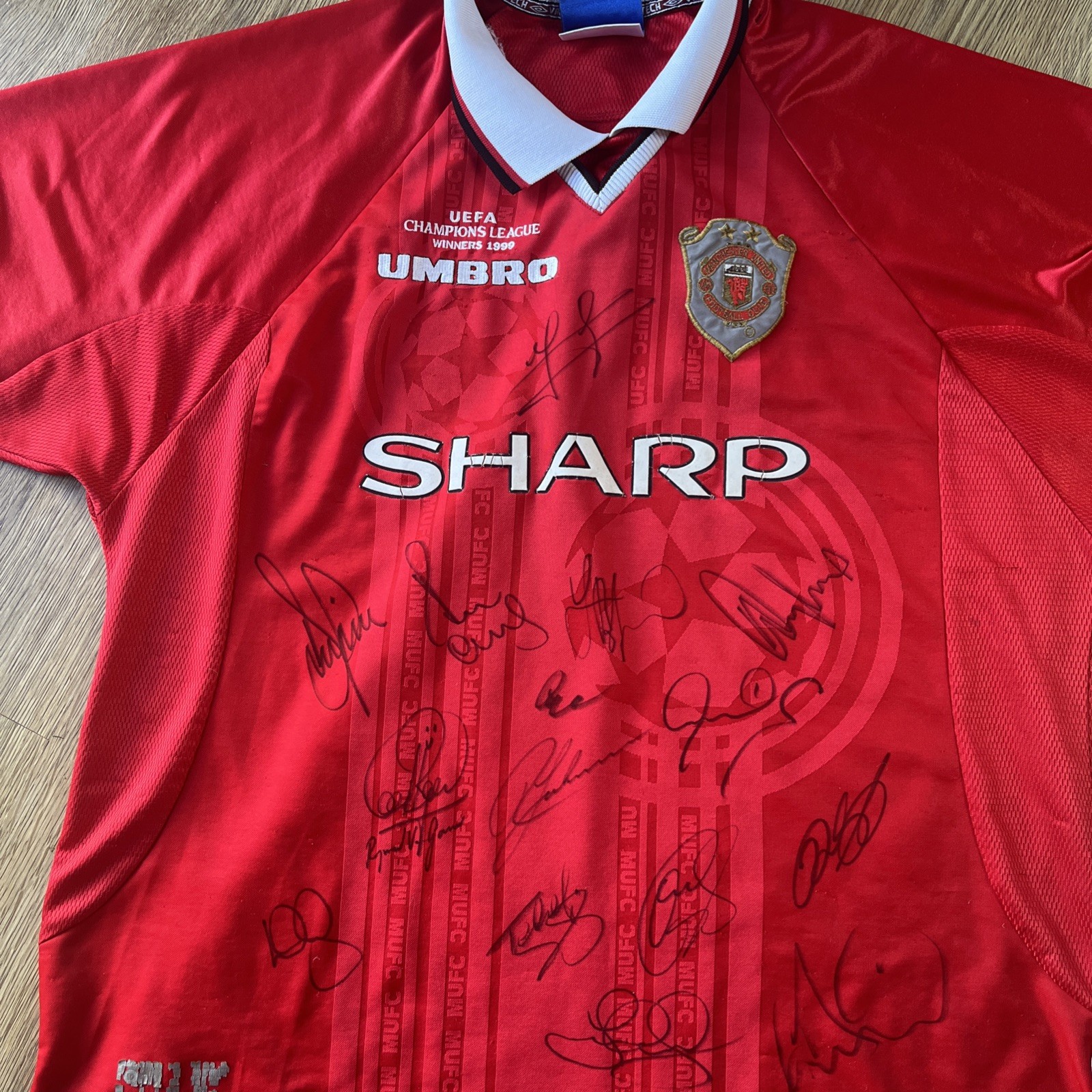 Manchester United Treble Shirt Squad signed club COA 99 champions league  for sale on Ebay